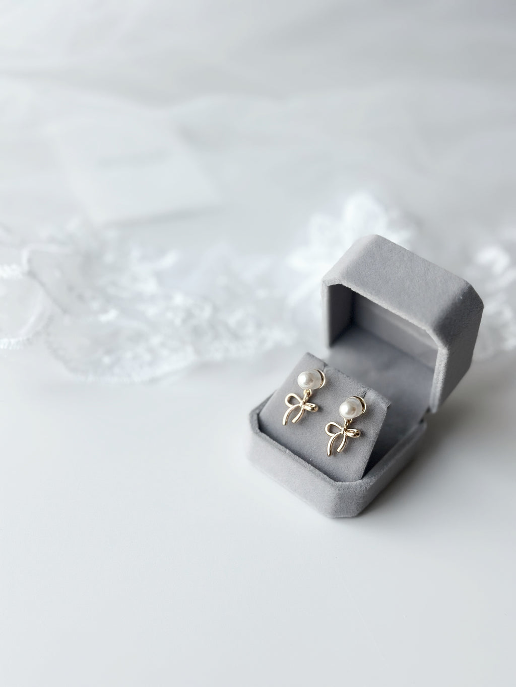 ⋆ 𝘗𝘦𝘢𝘳𝘭 𝘉𝘰𝘸 𝘍𝘳𝘰𝘯𝘵 𝘉𝘢𝘤𝘬 𝘌𝘢𝘳𝘳𝘪𝘯𝘨𝘴