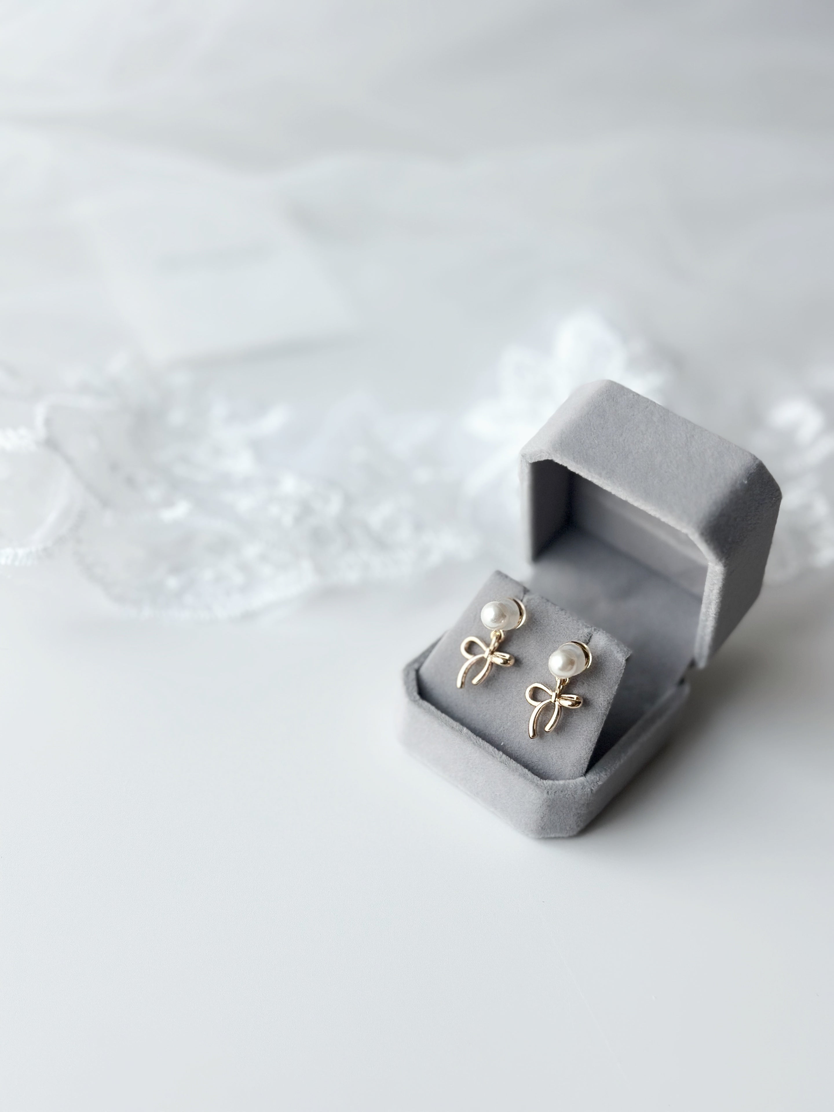 ⋆ 𝘗𝘦𝘢𝘳𝘭 𝘉𝘰𝘸 𝘍𝘳𝘰𝘯𝘵 𝘉𝘢𝘤𝘬 𝘌𝘢𝘳𝘳𝘪𝘯𝘨𝘴