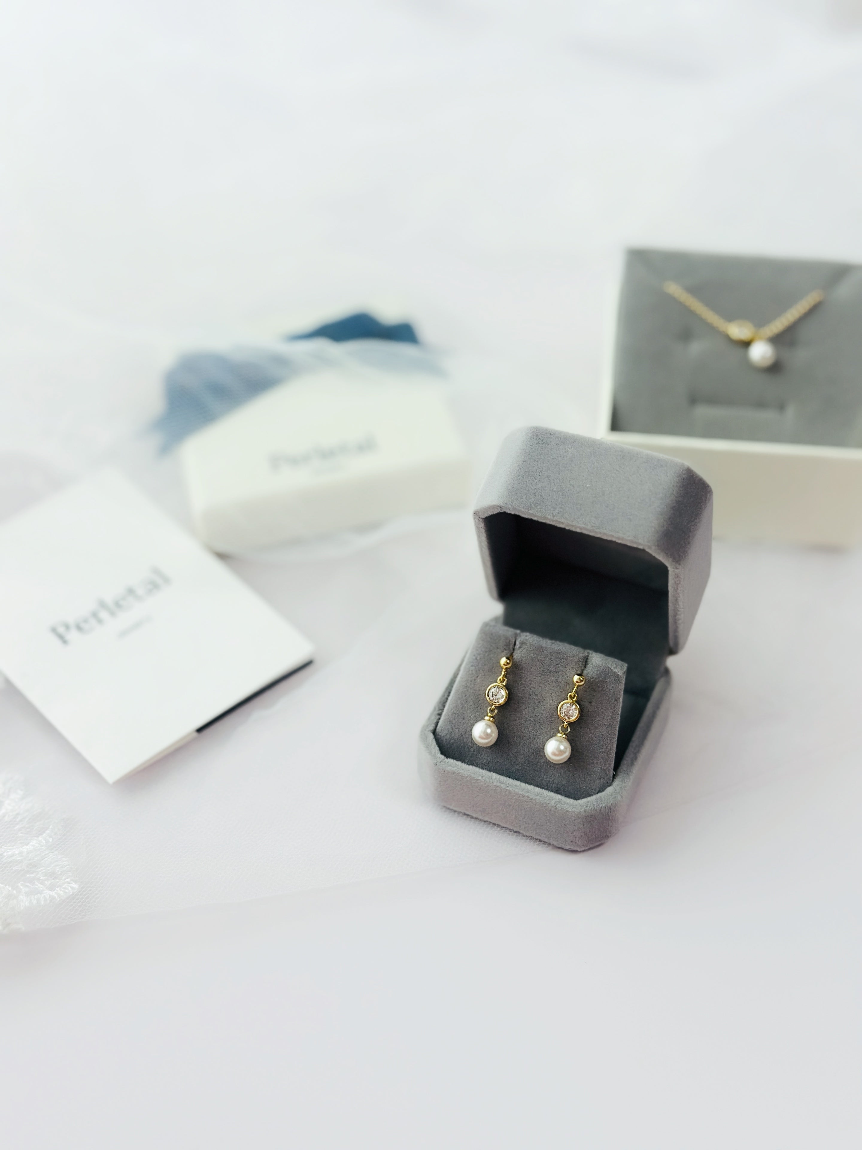 𝘓𝘪𝘨𝘩𝘵 𝘗𝘦𝘢𝘳𝘭 𝘋𝘳𝘰𝘱𝘴