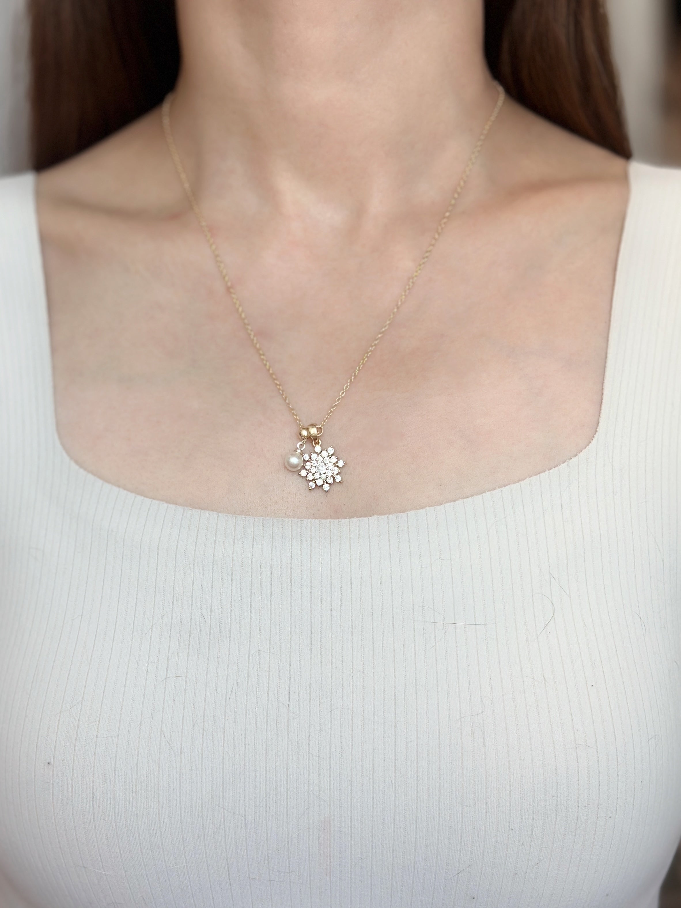 𝘚𝘯𝘰𝘸𝘧𝘭𝘢𝘬𝘦 𝘚𝘦𝘳𝘦𝘯𝘢𝘥𝘦 𝘕𝘦𝘤𝘬𝘭𝘢𝘤𝘦 ❄︎