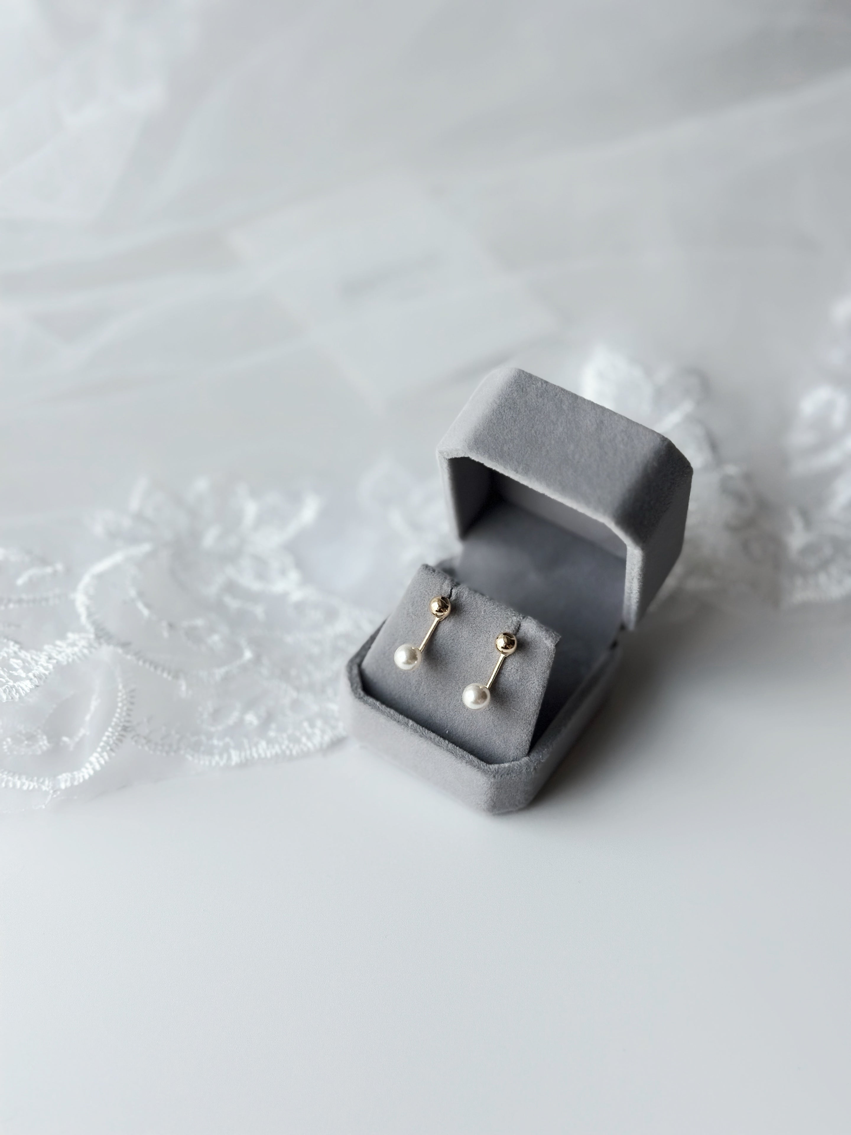 𝘎𝘰𝘭𝘥𝘦𝘯 𝘗𝘦𝘢𝘳𝘭𝘴 𝘍𝘳𝘰𝘯𝘵 𝘉𝘢𝘤𝘬 𝘌𝘢𝘳𝘳𝘪𝘯𝘨𝘴 ⊛*