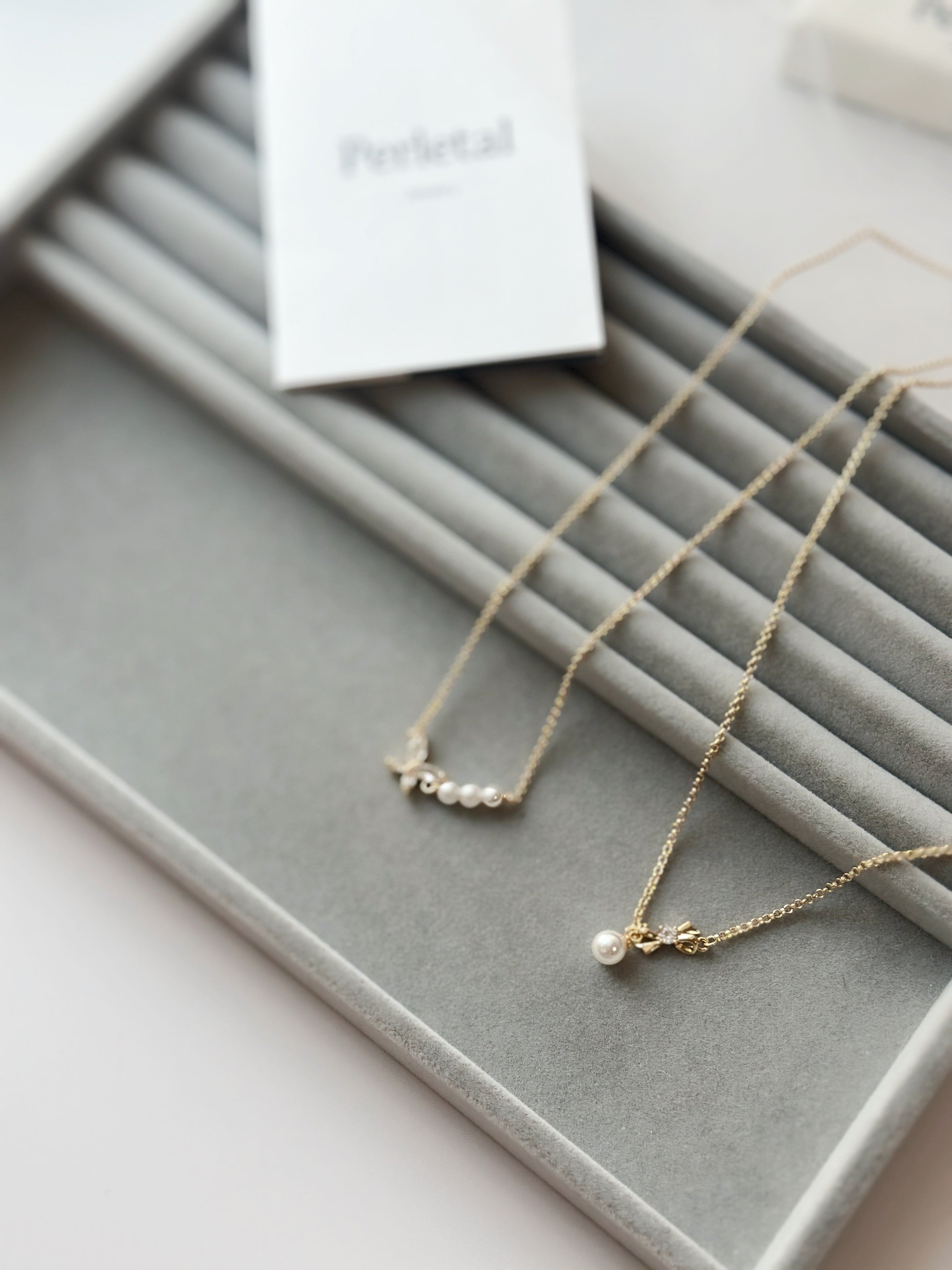 𝘗𝘦𝘵𝘪𝘵 𝘉𝘰𝘸 𝘕𝘦𝘤𝘬𝘭𝘢𝘤𝘦