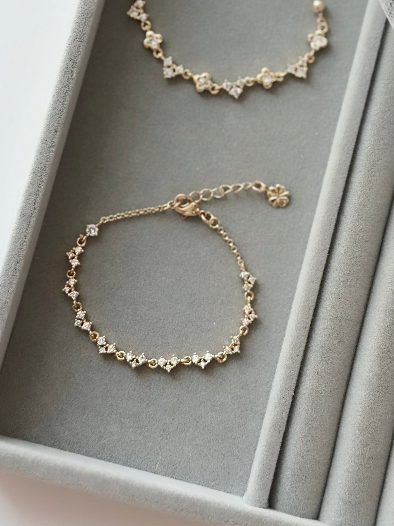 𝘊𝘰𝘦𝘶𝘳 𝘊𝘩𝘢𝘪𝘯