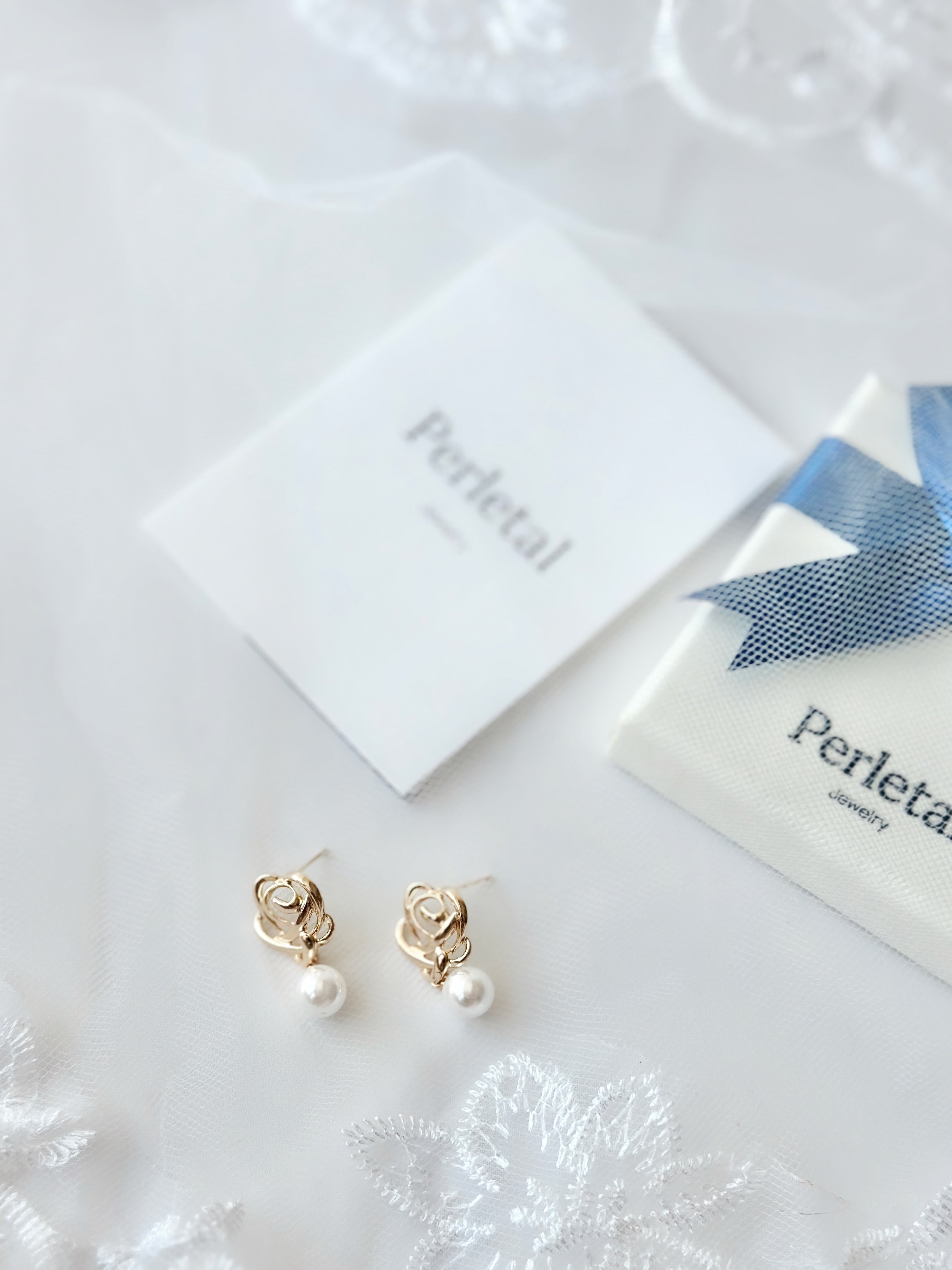 ꕤ ´·.· 𝘎𝘰𝘭𝘥𝘦𝘯 𝘉𝘭𝘰𝘰𝘮 𝘗𝘦𝘢𝘳𝘭 𝘋𝘳𝘰𝘱𝘴