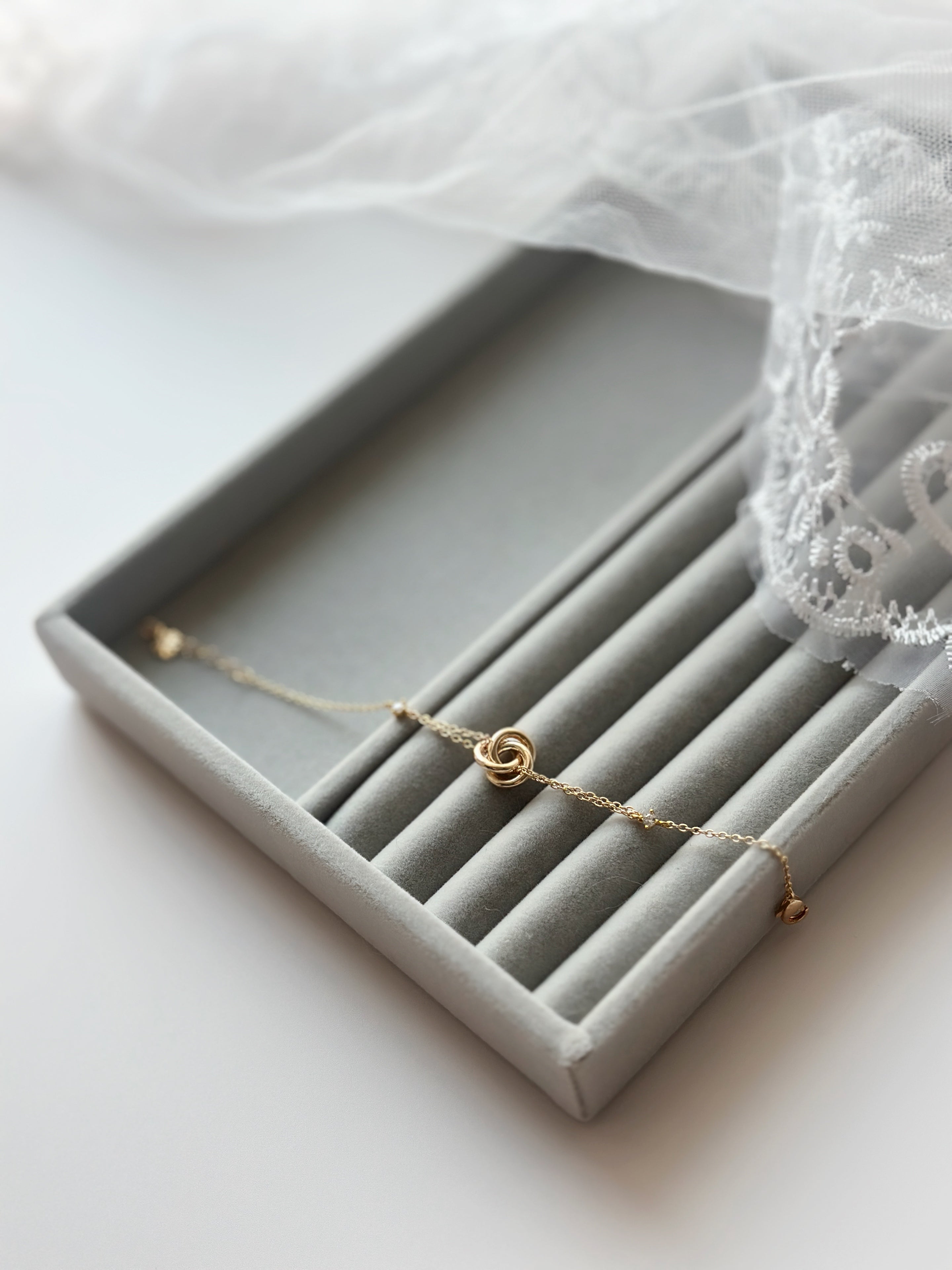 𝘌𝘵𝘦𝘳𝘯𝘢𝘭 𝘓𝘪𝘯𝘬 𝘎𝘰𝘭𝘥 𝘉𝘳𝘢𝘤𝘦𝘭𝘦𝘵