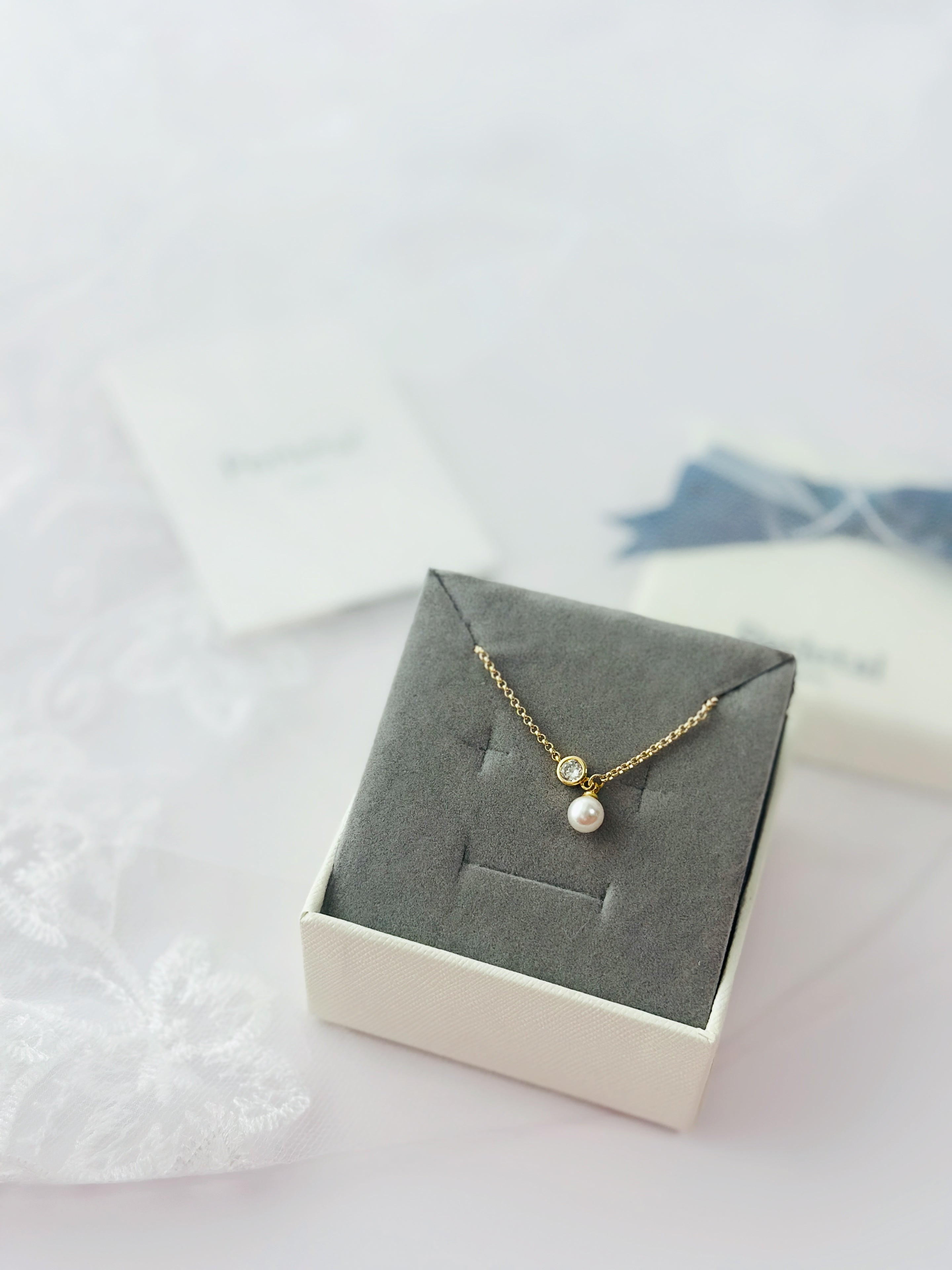 𝘓𝘪𝘨𝘩𝘵 𝘗𝘦𝘢𝘳𝘭 𝘉𝘳𝘢𝘤𝘦𝘭𝘦𝘵