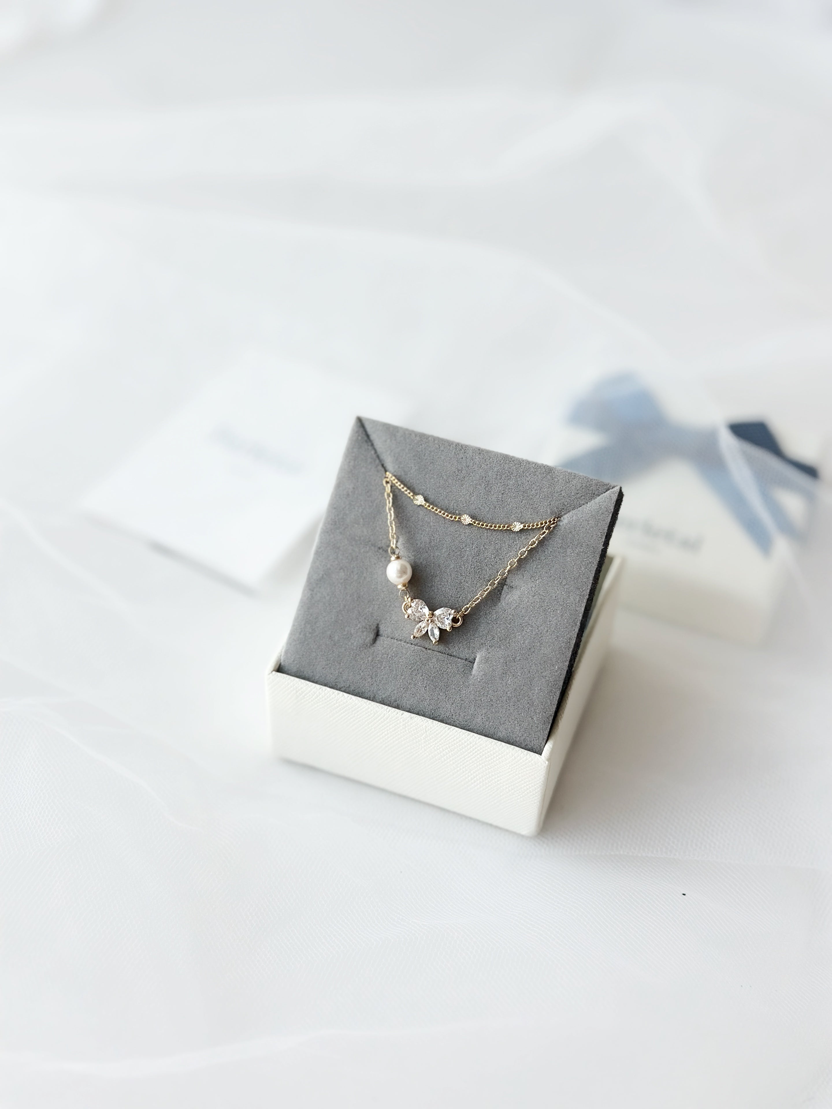 ˖ .݁.ྀི ݁₊ 𝘉𝘭𝘰𝘴𝘴𝘰𝘮 𝘉𝘰𝘸 𝘌𝘭𝘦𝘨𝘢𝘯𝘤𝘦