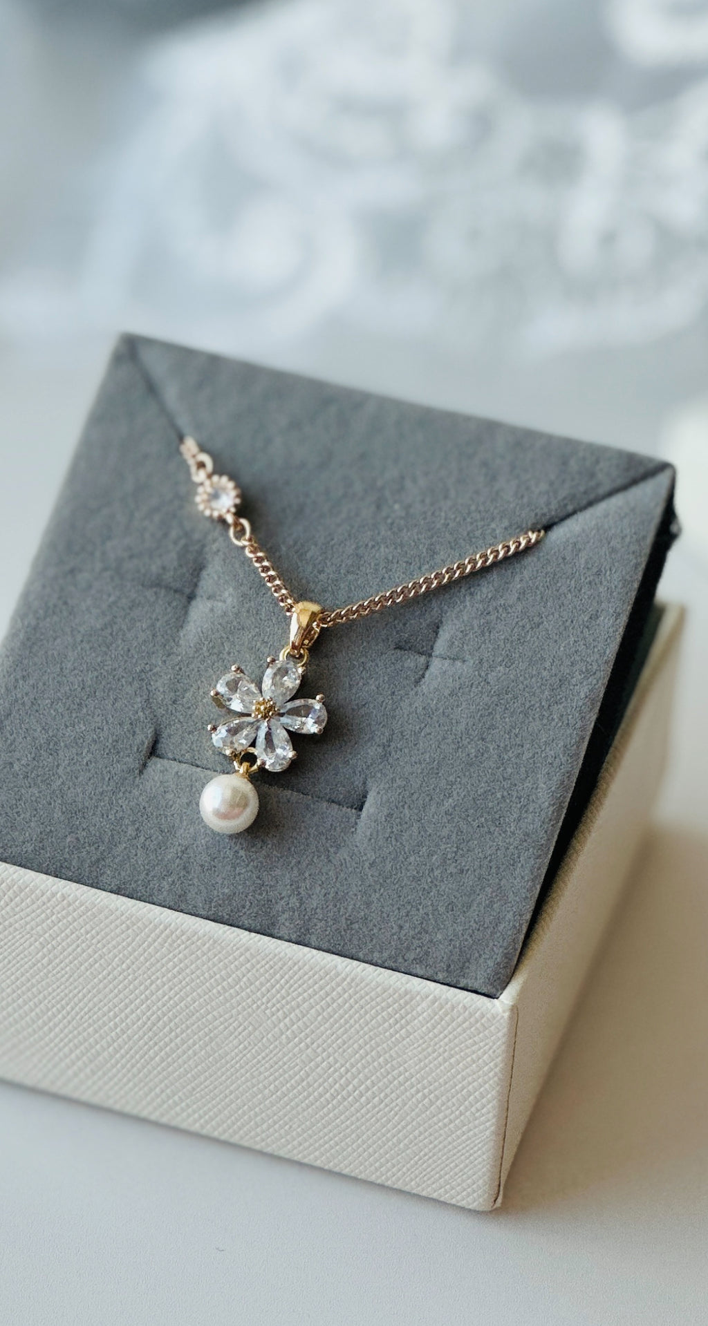 ✿ ·.·° 𝐴𝑧𝑢𝑟𝑒 𝐵𝑙𝑜𝑠𝑠𝑜𝑚 𝑁𝑒𝑐𝑘𝑙𝑎𝑐𝑒