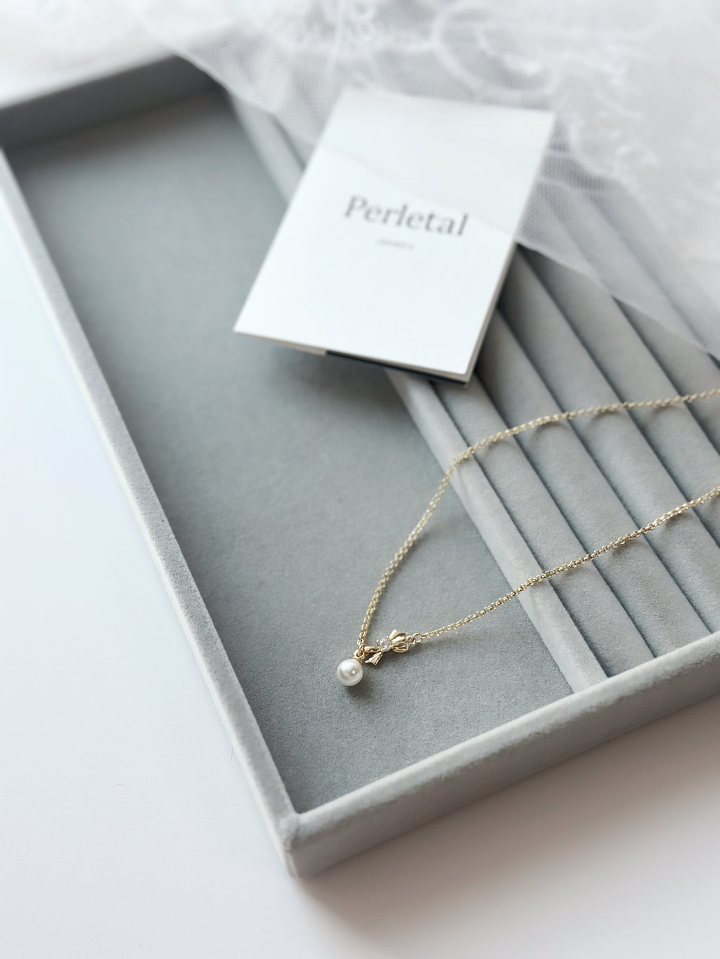 𝘗𝘦𝘵𝘪𝘵 𝘉𝘰𝘸 𝘕𝘦𝘤𝘬𝘭𝘢𝘤𝘦