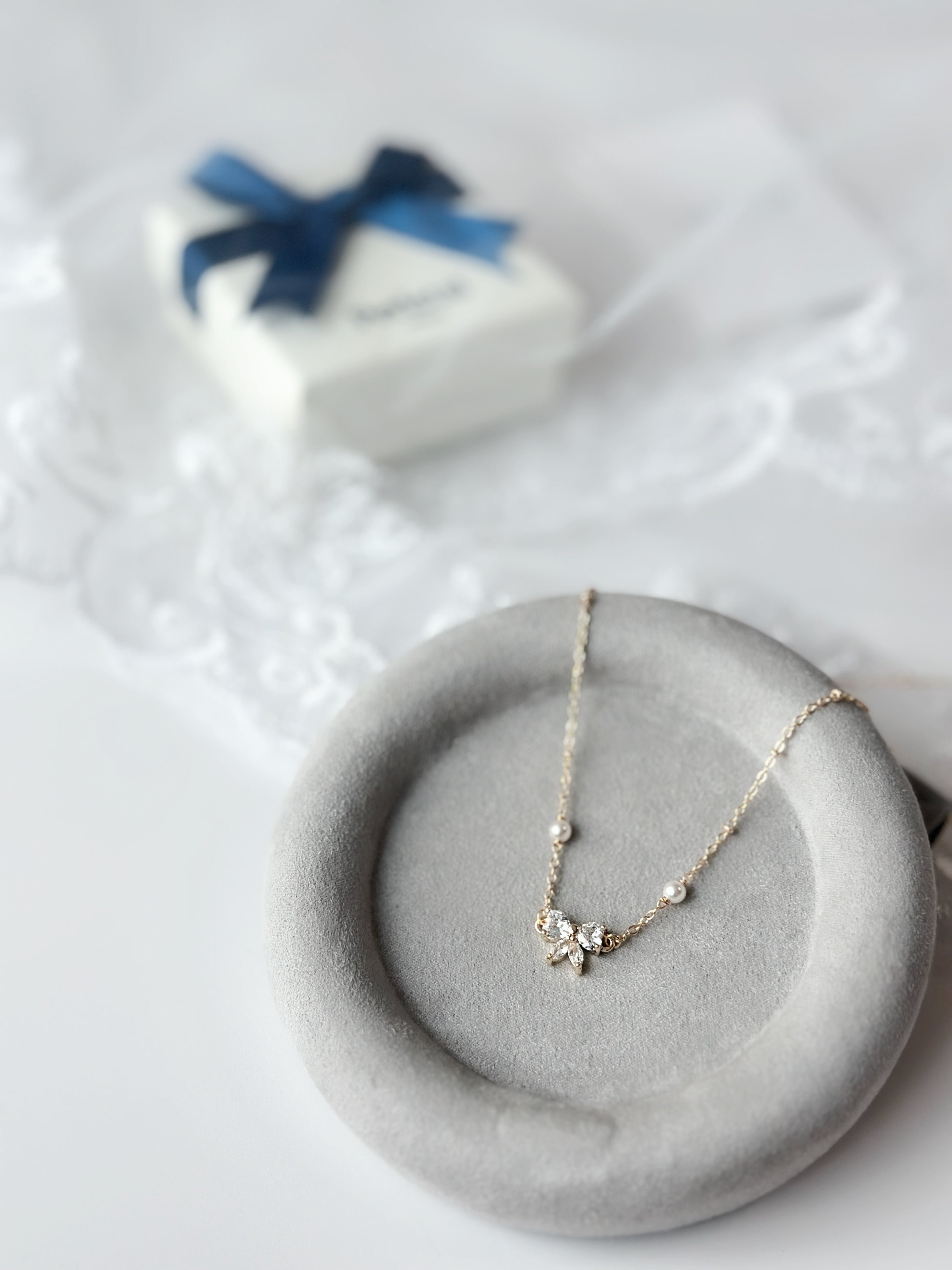 𐙚 ̊.࣪ ˖⋆𝘚𝘶𝘣𝘵𝘭𝘦 𝘚𝘩𝘪𝘮𝘮𝘦𝘳 𝘉𝘰𝘸 𝘕𝘦𝘤𝘬𝘭𝘢𝘤𝘦