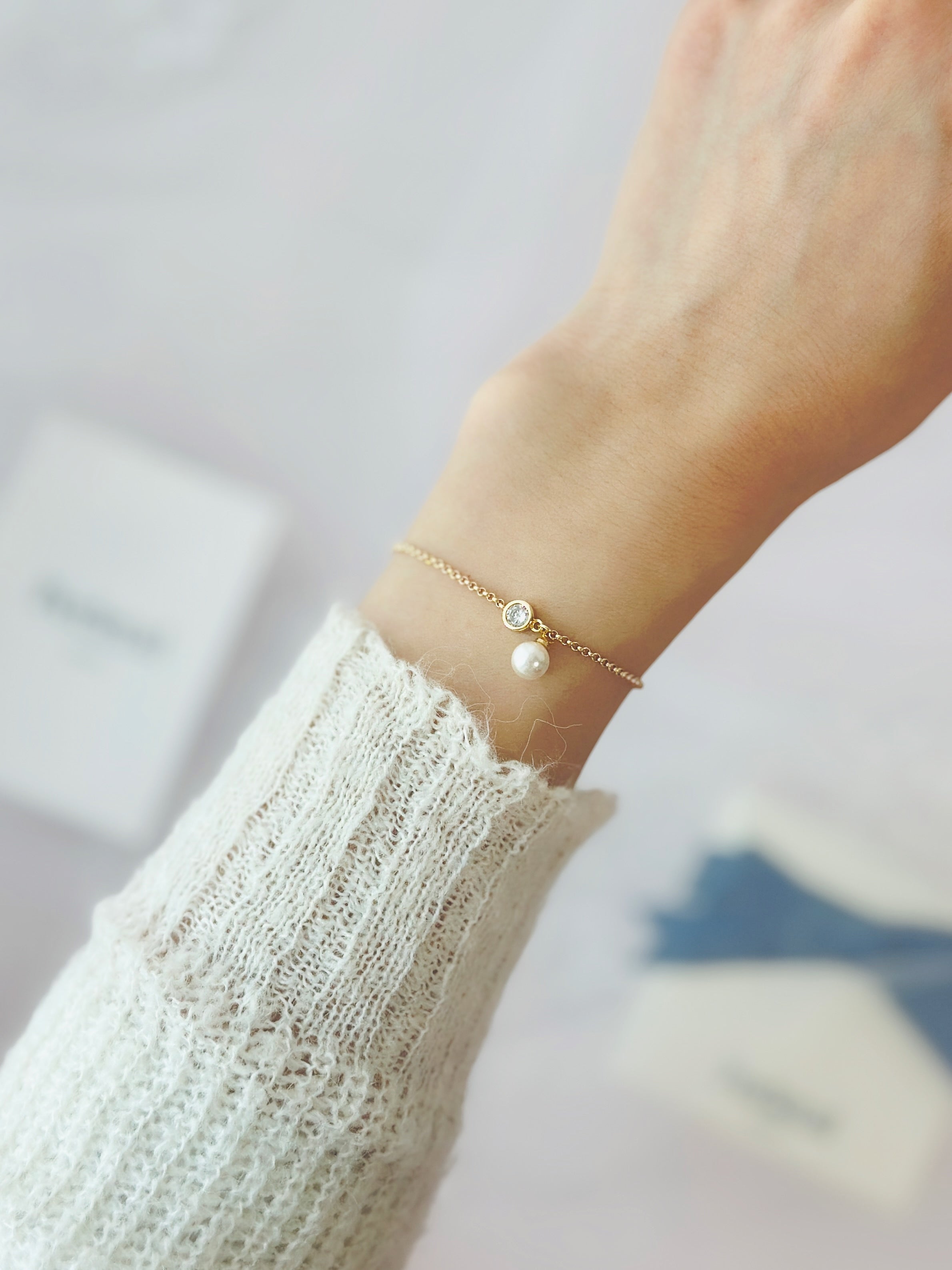 𝘓𝘪𝘨𝘩𝘵 𝘗𝘦𝘢𝘳𝘭 𝘉𝘳𝘢𝘤𝘦𝘭𝘦𝘵