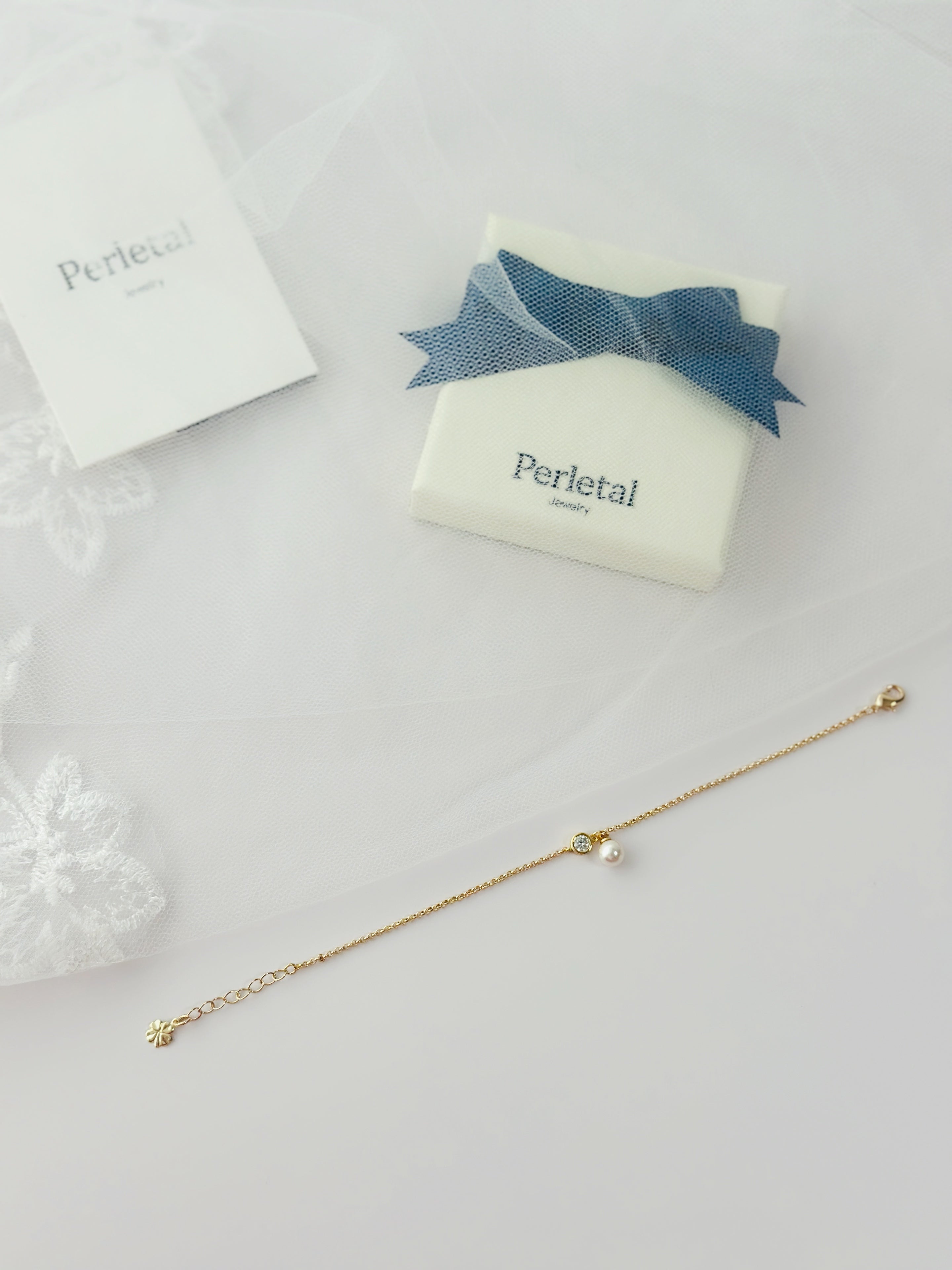 𝘓𝘪𝘨𝘩𝘵 𝘗𝘦𝘢𝘳𝘭 𝘉𝘳𝘢𝘤𝘦𝘭𝘦𝘵