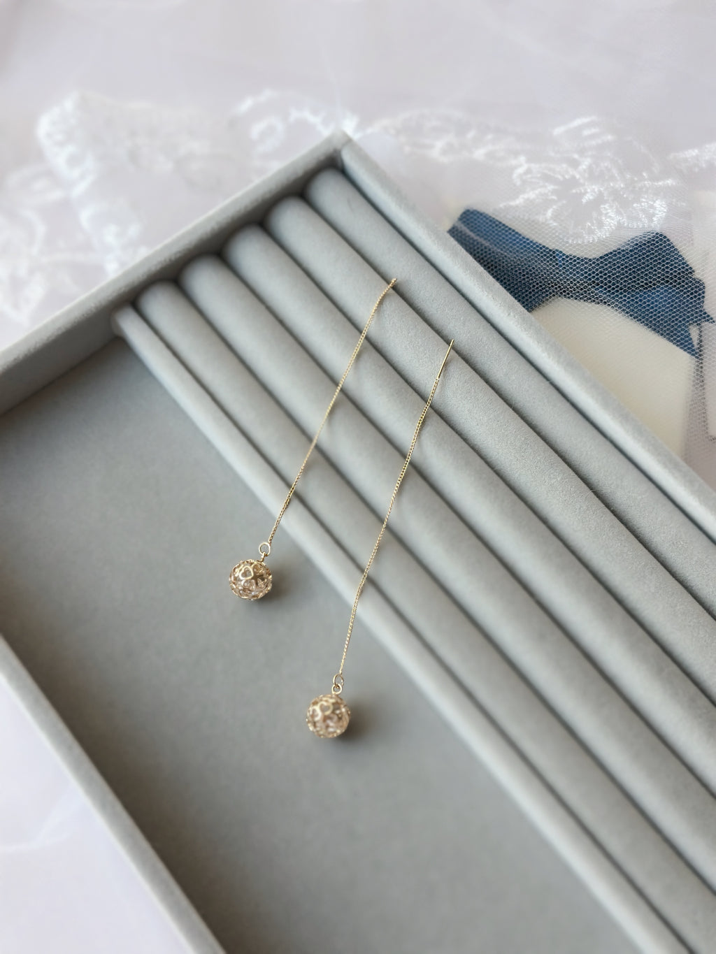 𝘎𝘰𝘭𝘥𝘦𝘯 𝘏𝘰𝘭𝘭𝘰𝘸 𝘡𝘪𝘳𝘤𝘰𝘯𝘪𝘢 𝘋𝘳𝘰𝘱𝘴