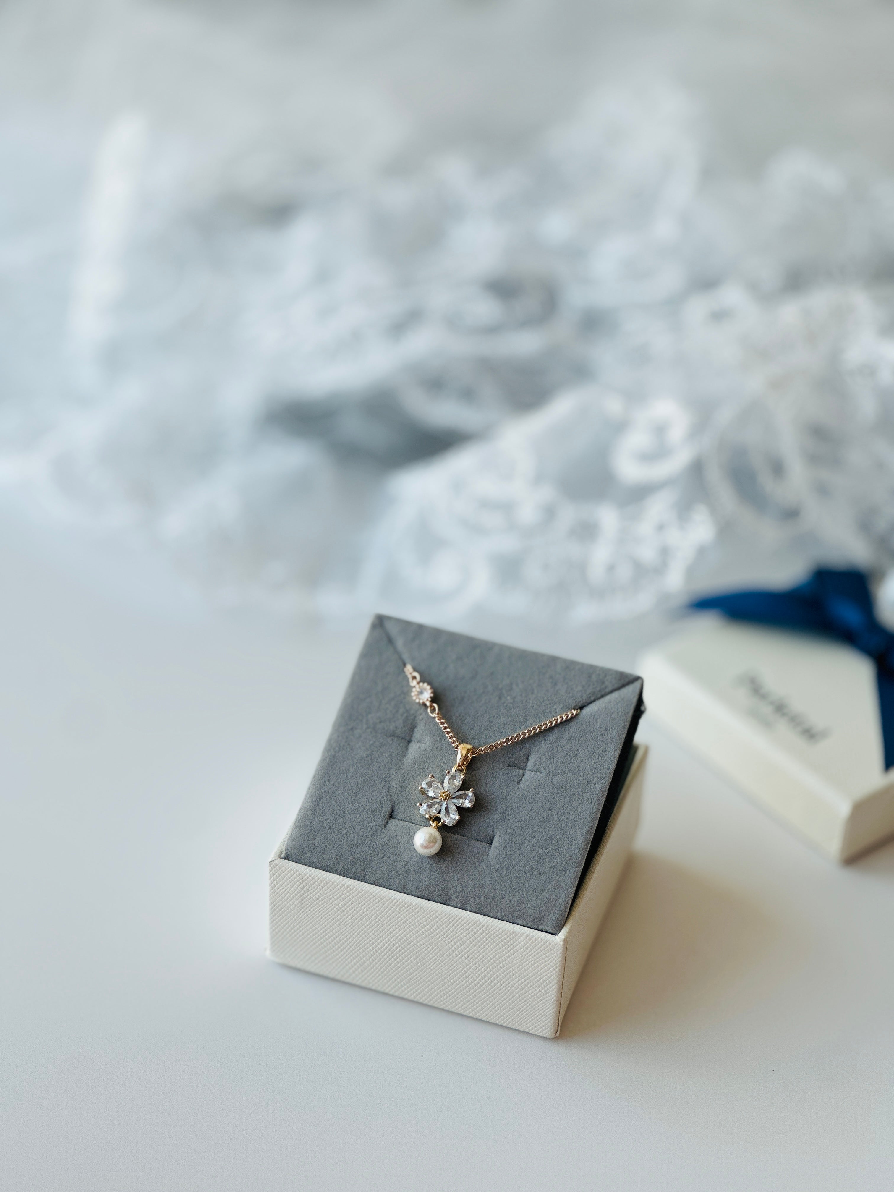 ✿ ·.·° 𝐴𝑧𝑢𝑟𝑒 𝐵𝑙𝑜𝑠𝑠𝑜𝑚 𝑁𝑒𝑐𝑘𝑙𝑎𝑐𝑒