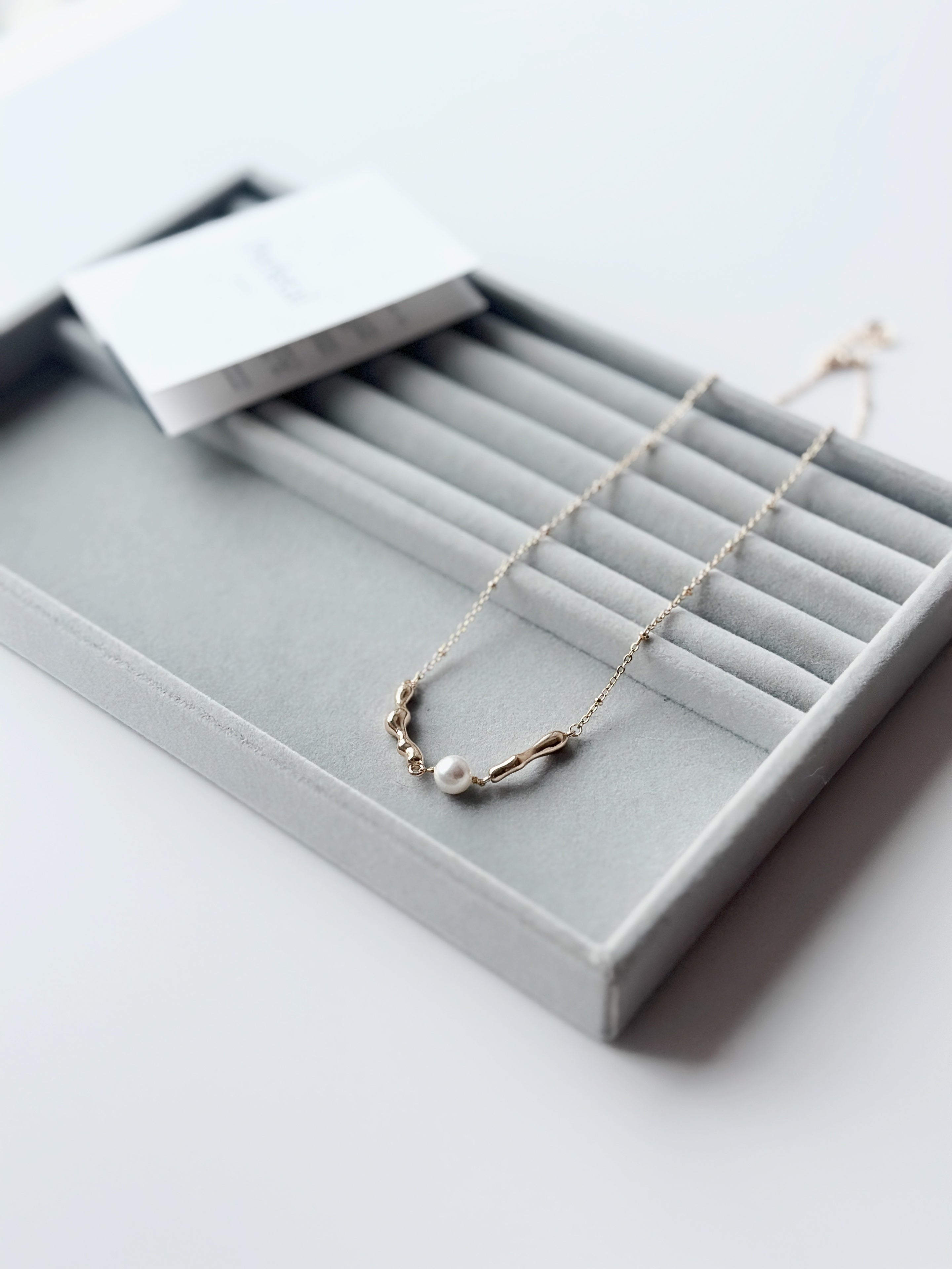 𝘙𝘪𝘱𝘱𝘭𝘦 𝘗𝘦𝘢𝘳𝘭 𝘞𝘩𝘪𝘴𝘱𝘦𝘳 𝘕𝘦𝘤𝘬𝘭𝘢𝘤𝘦