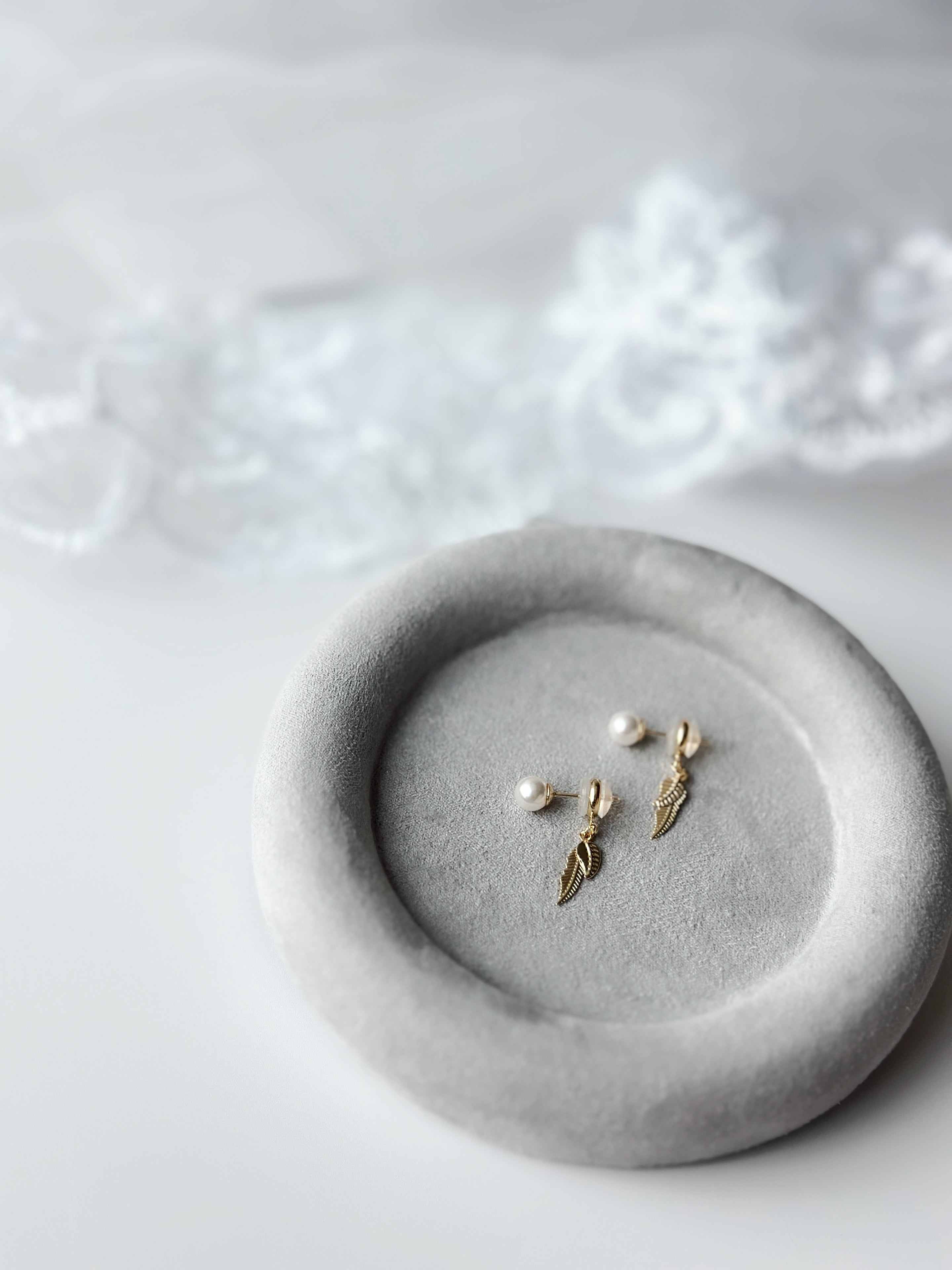 ·˚ ༘ 𝘓𝘦𝘢𝘷𝘦𝘴 𝘍𝘳𝘰𝘯𝘵 𝘉𝘢𝘤𝘬 𝘌𝘢𝘳𝘳𝘪𝘯𝘨𝘴