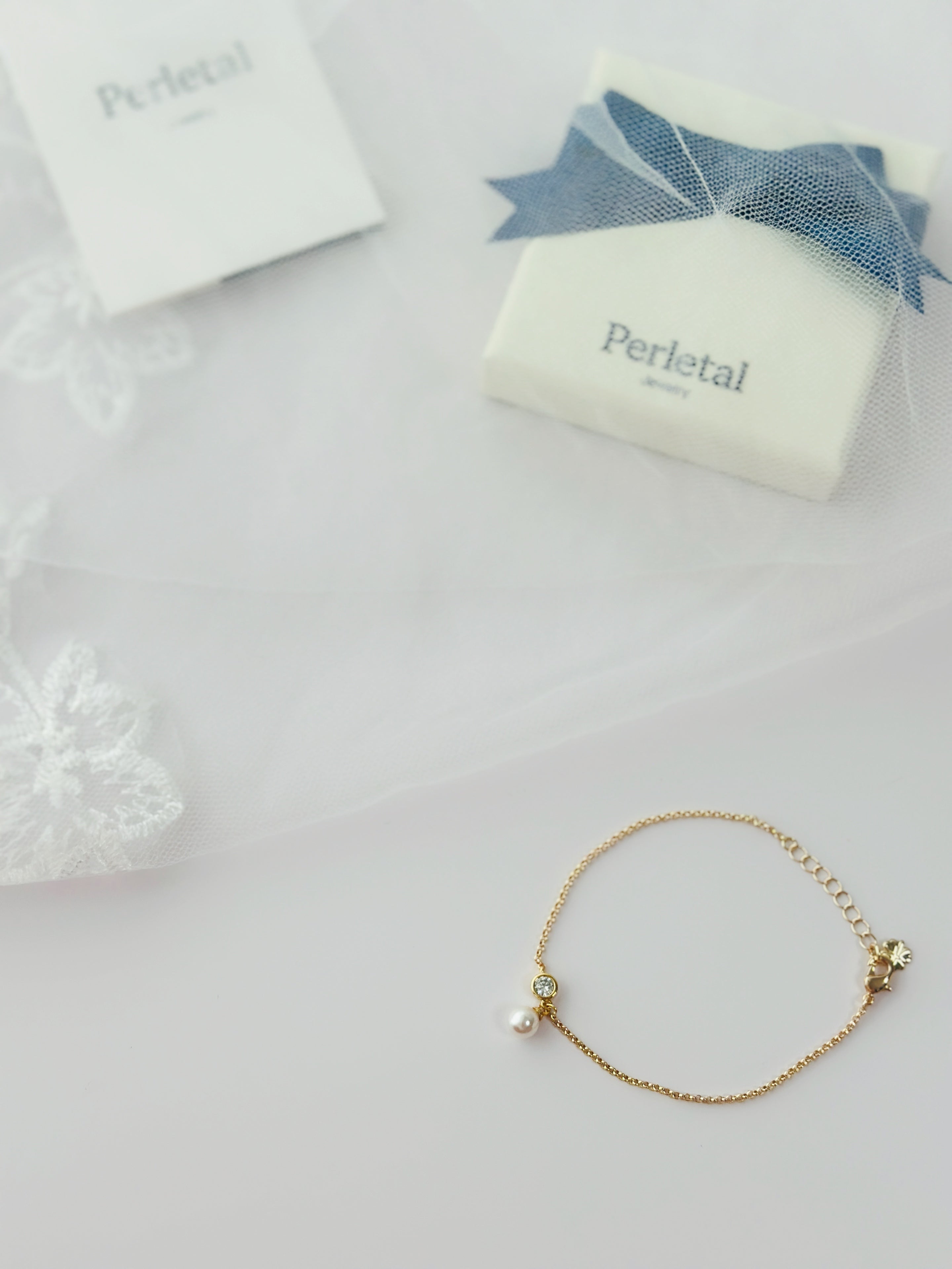 𝘓𝘪𝘨𝘩𝘵 𝘗𝘦𝘢𝘳𝘭 𝘉𝘳𝘢𝘤𝘦𝘭𝘦𝘵