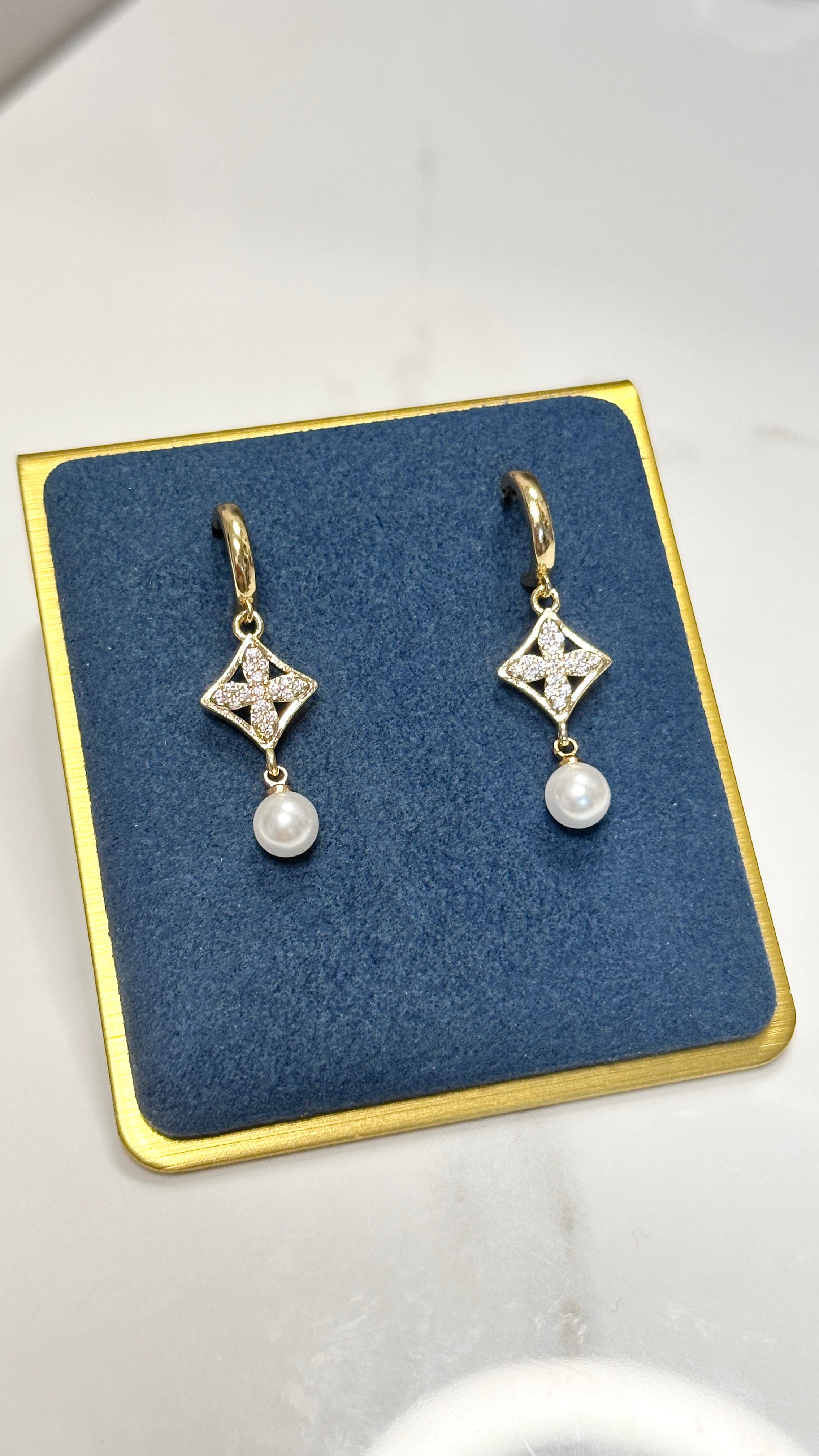 Four-leaf Pearl Drops