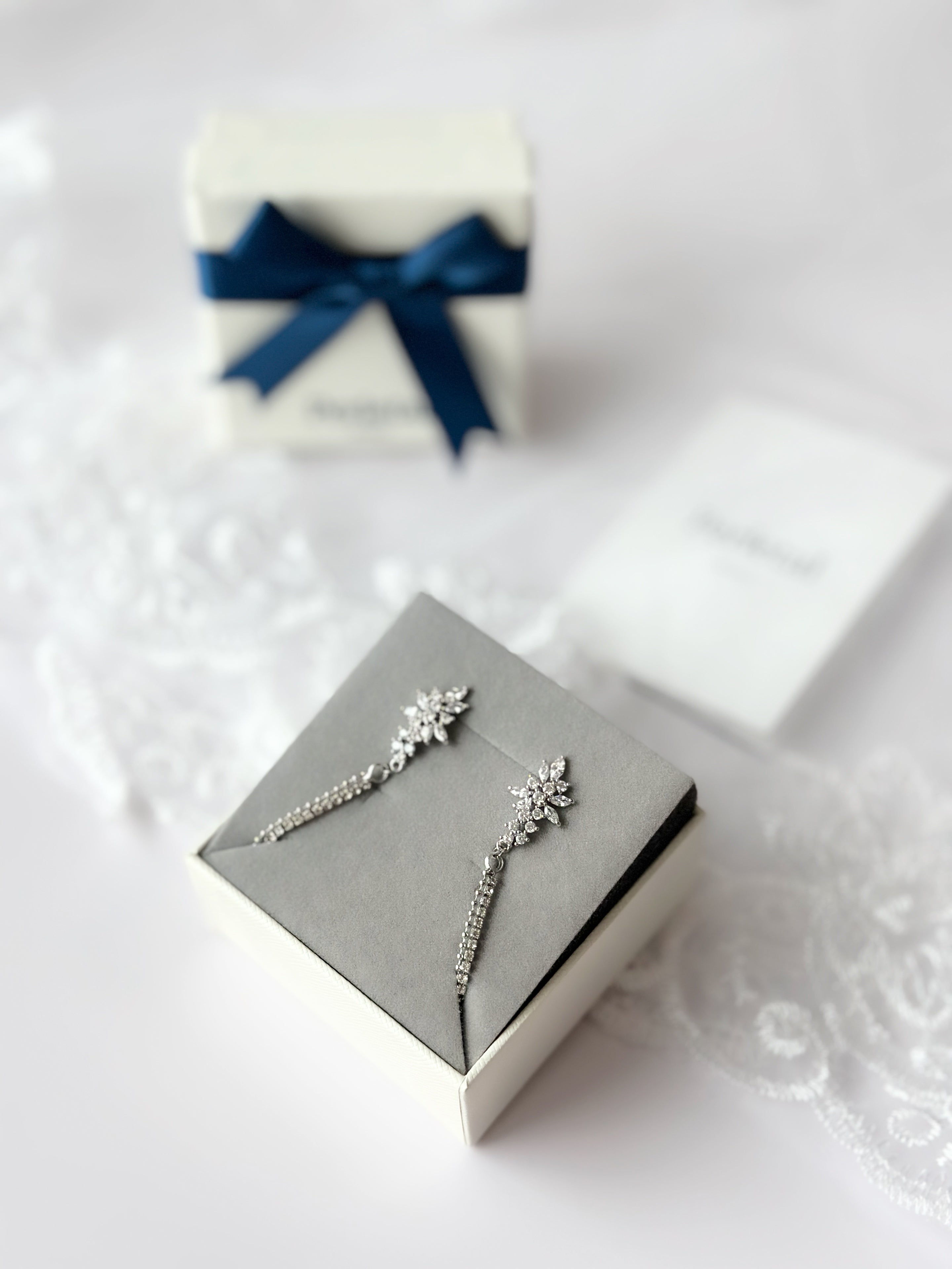 𝙀𝙩𝙚𝙧𝙣𝙖𝙡 𝙎𝙥𝙖𝙧𝙠𝙡𝙞𝙣𝙜 𝘿𝙖𝙣𝙜𝙡𝙚𝙨