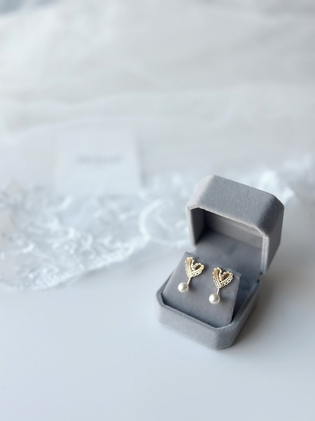 ♡ 𝘈𝘮𝘰𝘶𝘳 𝘗𝘦𝘢𝘳𝘭 𝘍𝘳𝘰𝘯𝘵 𝘉𝘢𝘤𝘬 𝘌𝘢𝘳𝘳𝘪𝘯𝘨𝘴