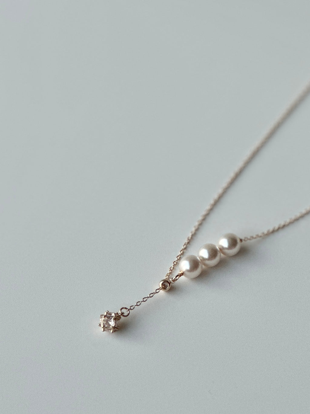 ⊹° 𝘓𝘶𝘮𝘪𝘯𝘰𝘶𝘴 𝘗𝘦𝘢𝘳𝘭𝘴 𝘕𝘦𝘤𝘬𝘭𝘢𝘤𝘦 ︎ ︎