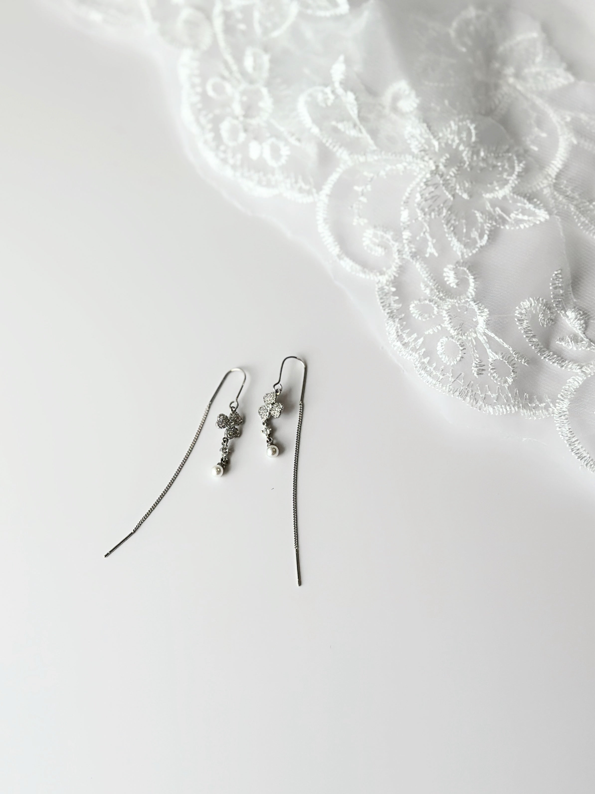 𝘊𝘭𝘰𝘷𝘦𝘳 𝘗𝘦𝘢𝘳𝘭 𝘊𝘩𝘢𝘳𝘮 ☘︎