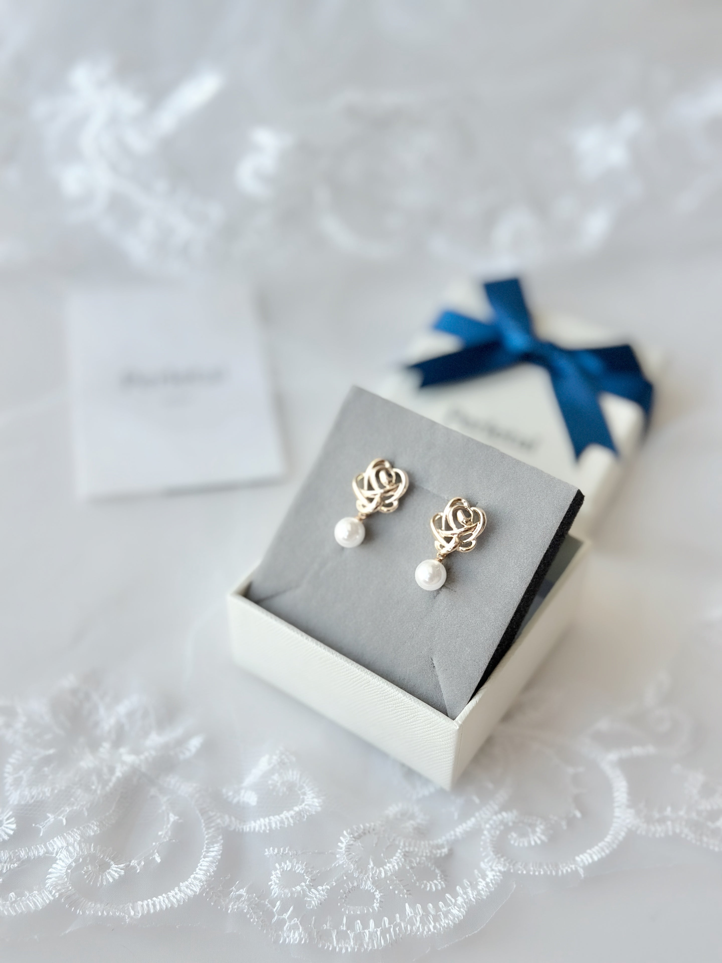 ꕤ ´·.· 𝘎𝘰𝘭𝘥𝘦𝘯 𝘉𝘭𝘰𝘰𝘮 𝘗𝘦𝘢𝘳𝘭 𝘋𝘳𝘰𝘱𝘴