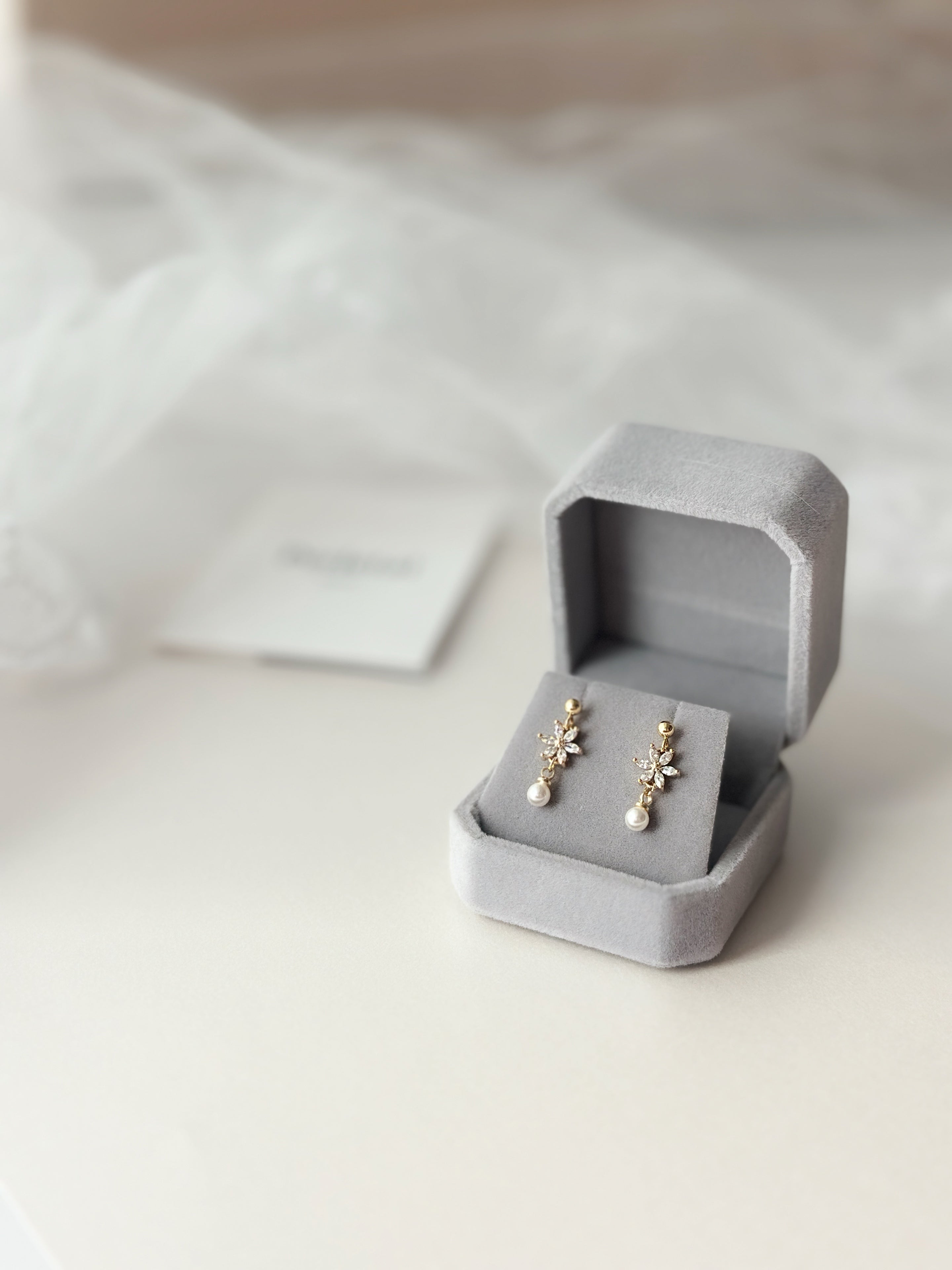 ❃ 𝘌𝘭𝘦𝘨𝘢𝘯𝘵 𝘗𝘦𝘢𝘳𝘭 𝘉𝘭𝘰𝘰𝘮 𝘋𝘳𝘰𝘱𝘴