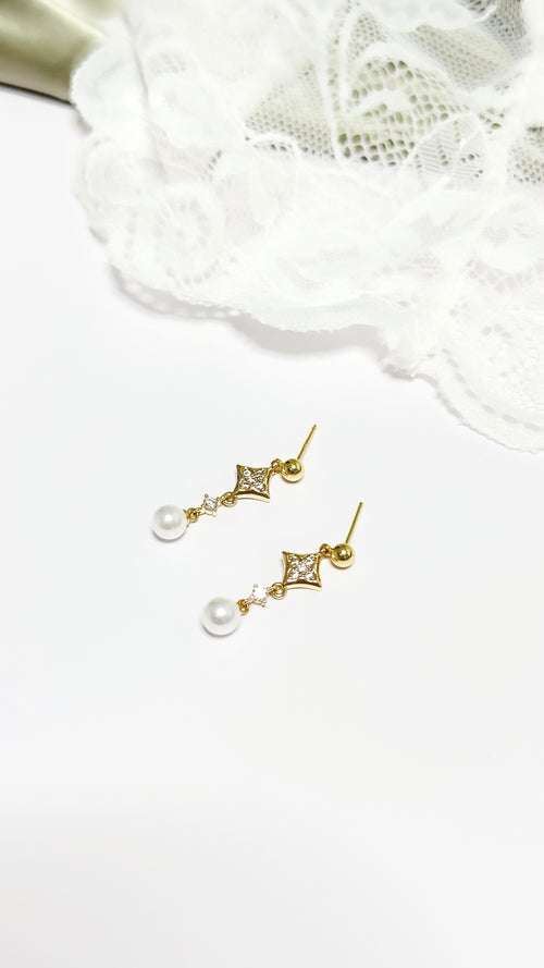 Geometric Gold Drops