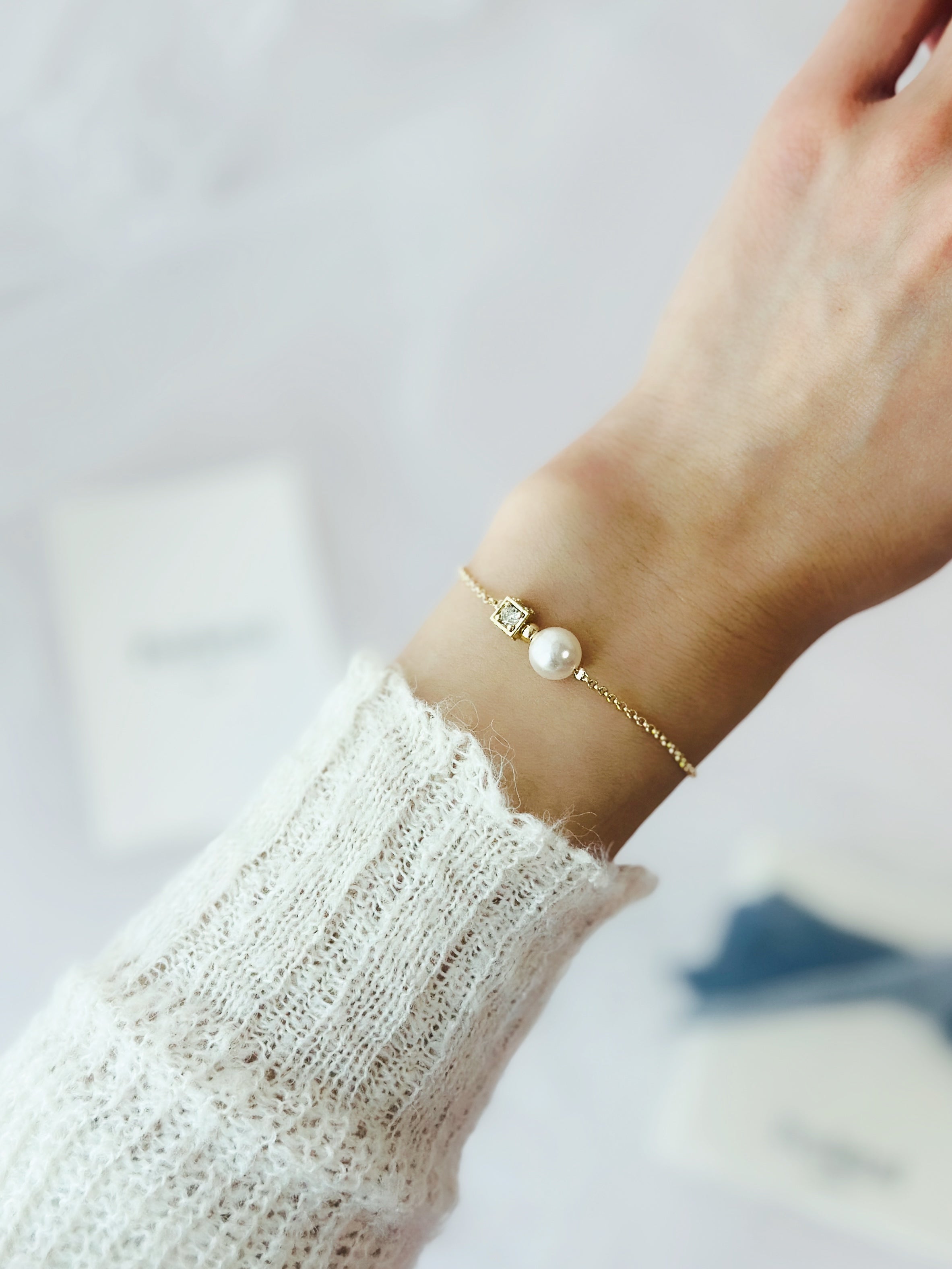 𝘚𝘶𝘣𝘵𝘭𝘦 𝘚𝘲𝘶𝘢𝘳𝘦 𝘉𝘳𝘢𝘤𝘦𝘭𝘦𝘵