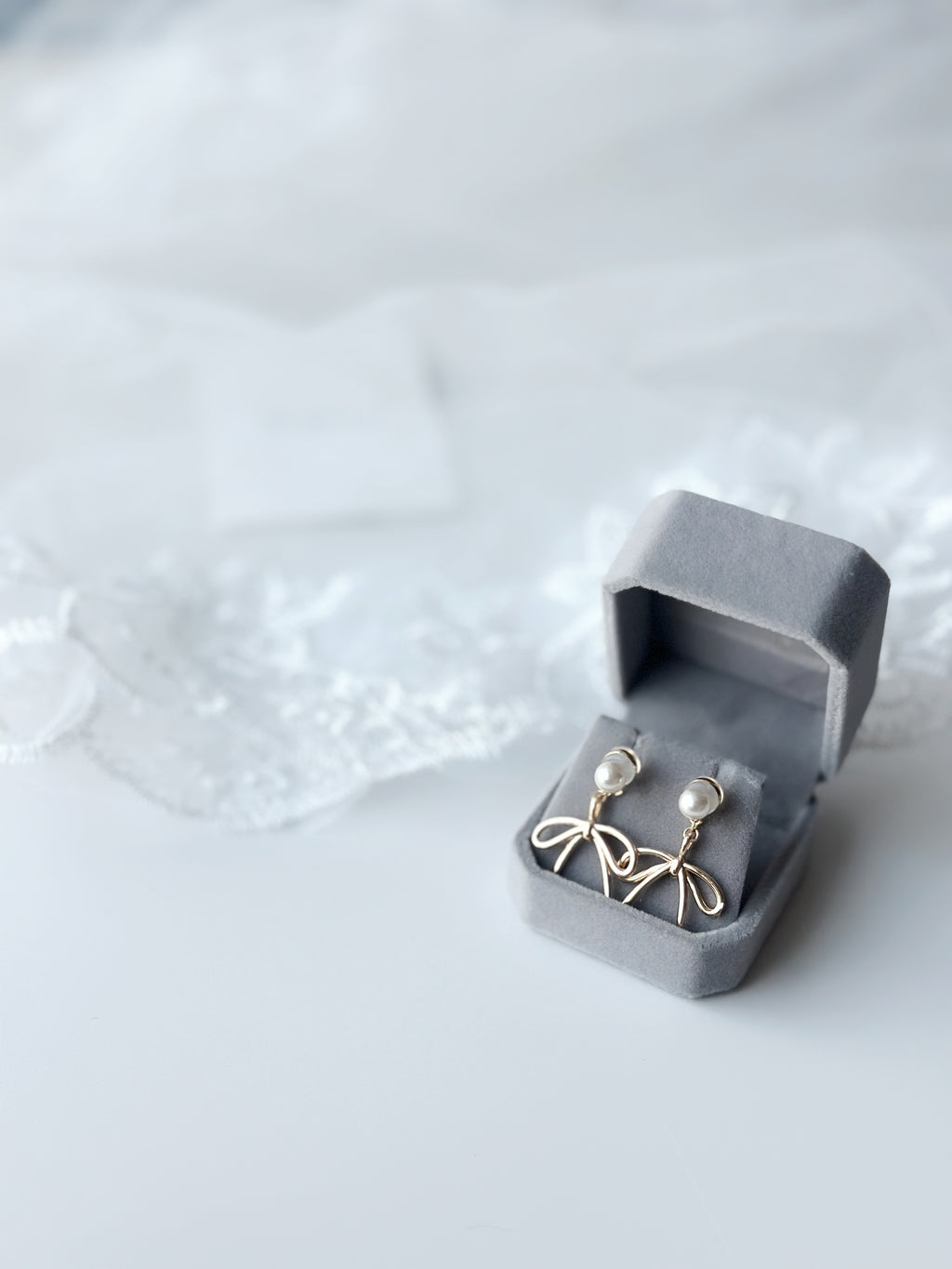 ⋆ 𝘗𝘦𝘢𝘳𝘭 𝘉𝘰𝘸 𝘍𝘳𝘰𝘯𝘵 𝘉𝘢𝘤𝘬 𝘌𝘢𝘳𝘳𝘪𝘯𝘨𝘴