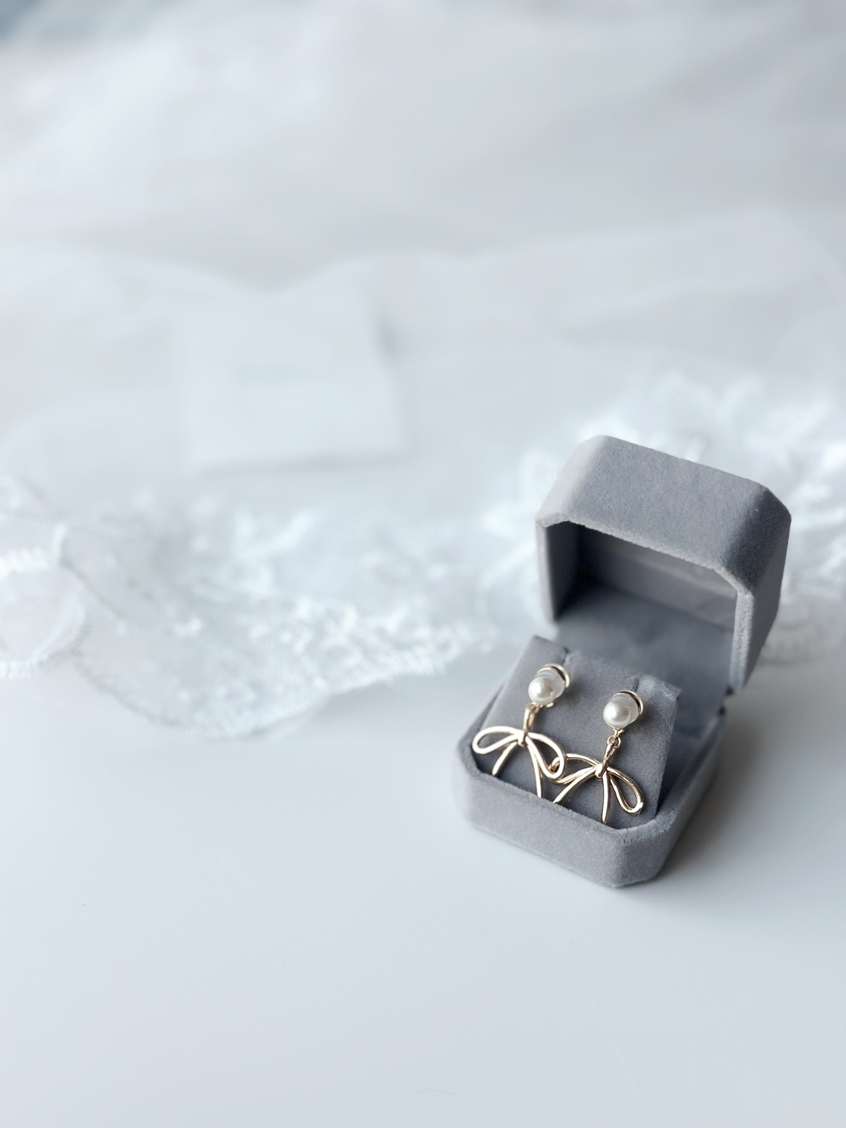 ⋆ 𝘗𝘦𝘢𝘳𝘭 𝘉𝘰𝘸 𝘍𝘳𝘰𝘯𝘵 𝘉𝘢𝘤𝘬 𝘌𝘢𝘳𝘳𝘪𝘯𝘨𝘴