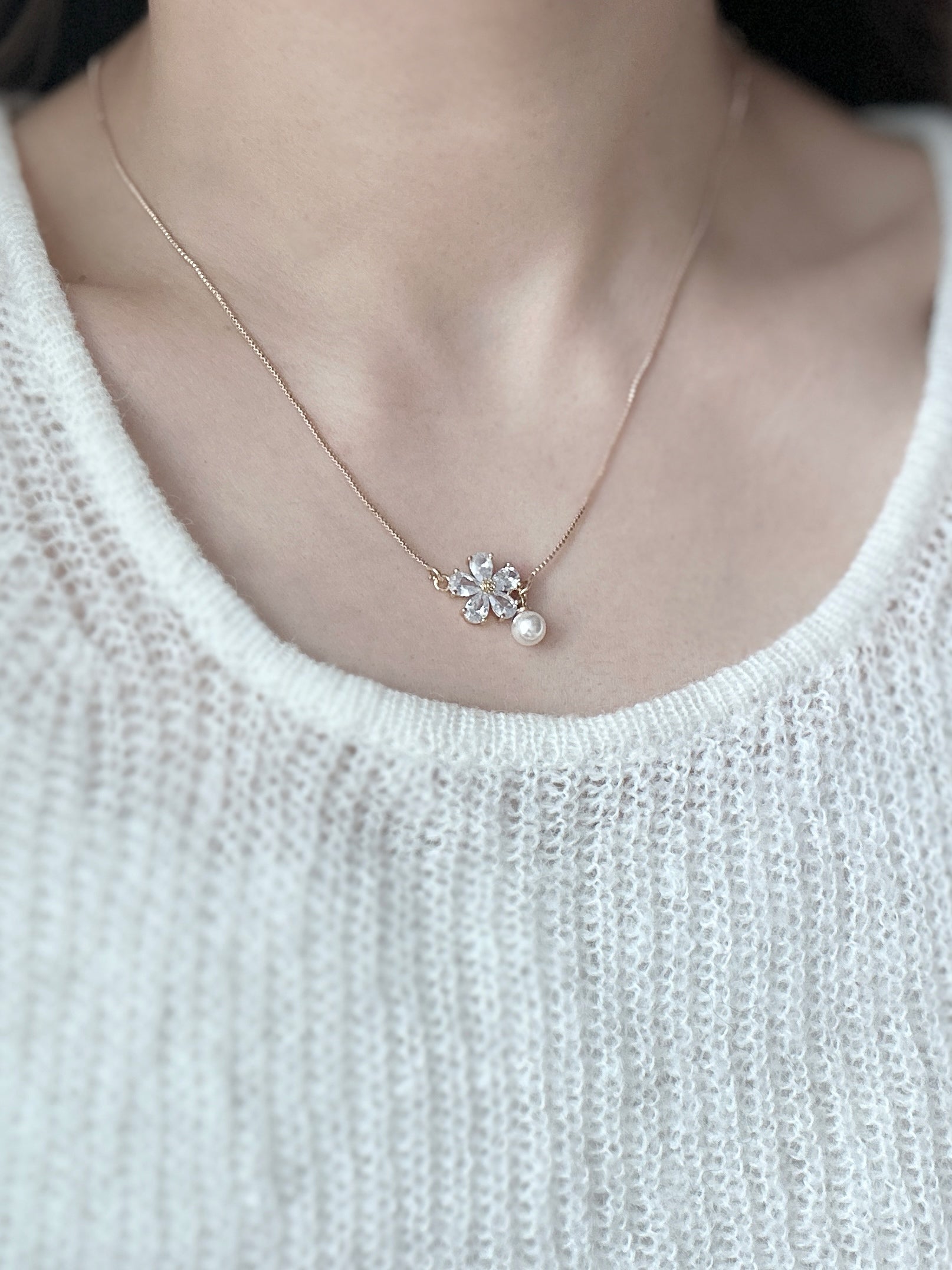 𝘈𝘻𝘶𝘳𝘦 𝘉𝘭𝘰𝘴𝘴𝘰𝘮 𝘕𝘦𝘤𝘬𝘭𝘢𝘤𝘦