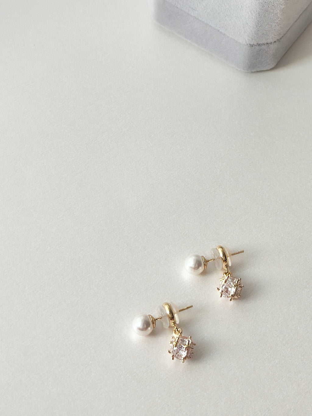 ⊹° 𝘓𝘶𝘮𝘪𝘯𝘰𝘶𝘴 𝘗𝘦𝘢𝘳𝘭𝘴 𝘌𝘢𝘳𝘳𝘪𝘯𝘨𝘴