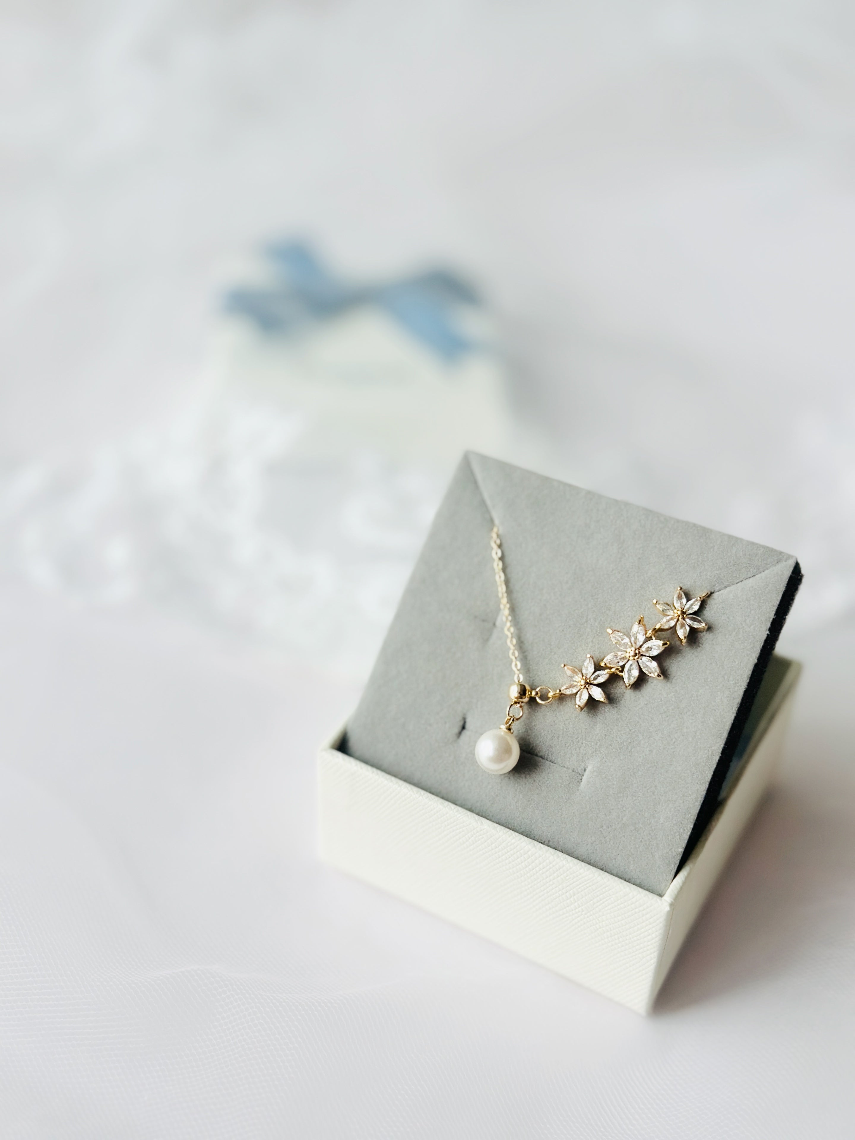 ❃ 𝘌𝘭𝘦𝘨𝘢𝘯𝘵 𝘗𝘦𝘢𝘳𝘭 𝘉𝘭𝘰𝘰𝘮 𝘕𝘦𝘤𝘬𝘭𝘢𝘤𝘦