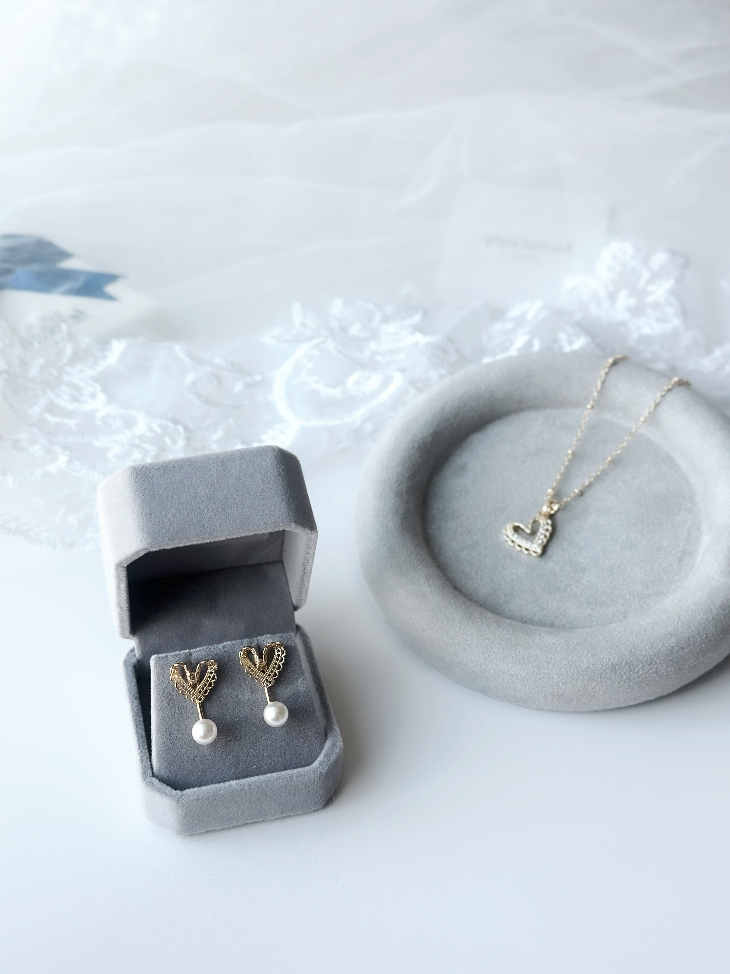 ♡ 𝘈𝘮𝘰𝘶𝘳 𝘗𝘦𝘢𝘳𝘭 𝘍𝘳𝘰𝘯𝘵 𝘉𝘢𝘤𝘬 𝘌𝘢𝘳𝘳𝘪𝘯𝘨𝘴