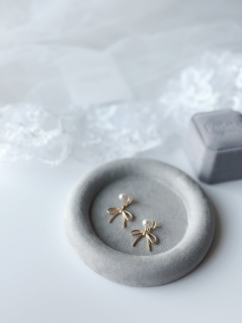 ⋆ 𝘗𝘦𝘢𝘳𝘭 𝘉𝘰𝘸 𝘍𝘳𝘰𝘯𝘵 𝘉𝘢𝘤𝘬 𝘌𝘢𝘳𝘳𝘪𝘯𝘨𝘴