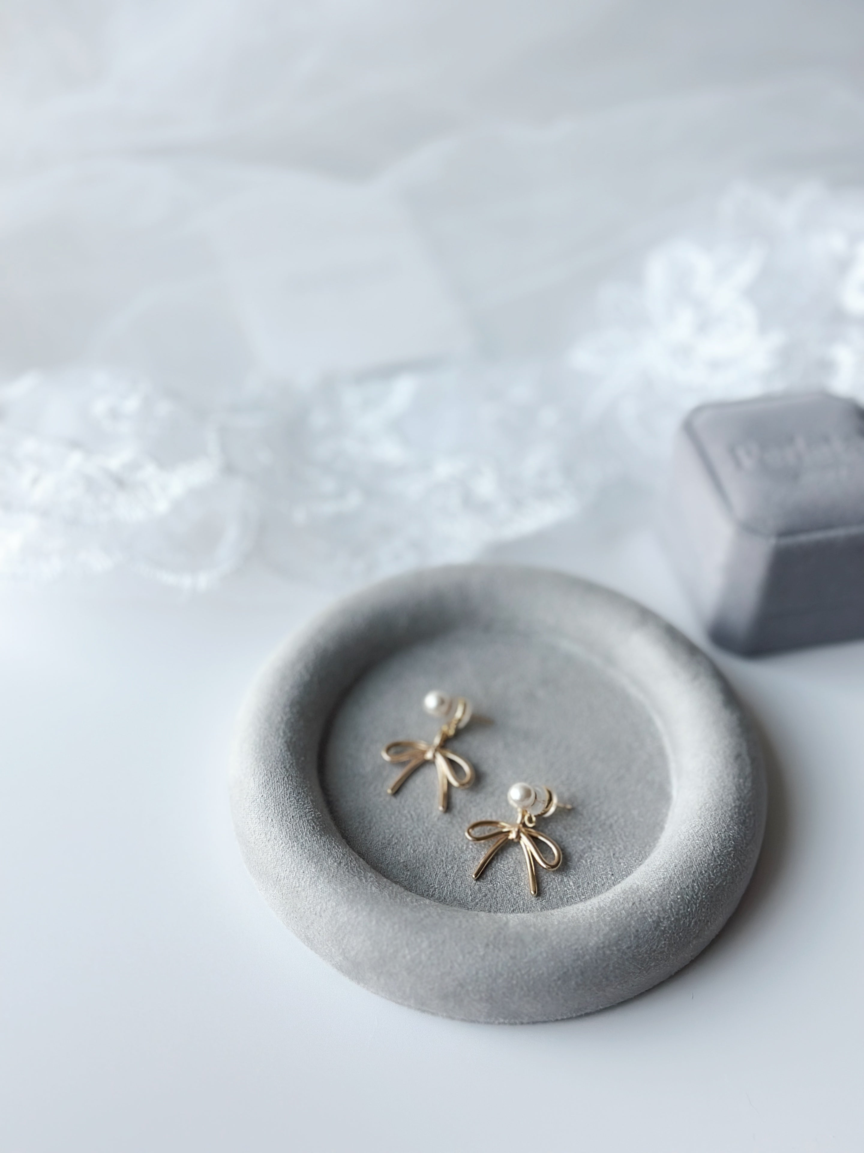 ⋆ 𝘗𝘦𝘢𝘳𝘭 𝘉𝘰𝘸 𝘍𝘳𝘰𝘯𝘵 𝘉𝘢𝘤𝘬 𝘌𝘢𝘳𝘳𝘪𝘯𝘨𝘴