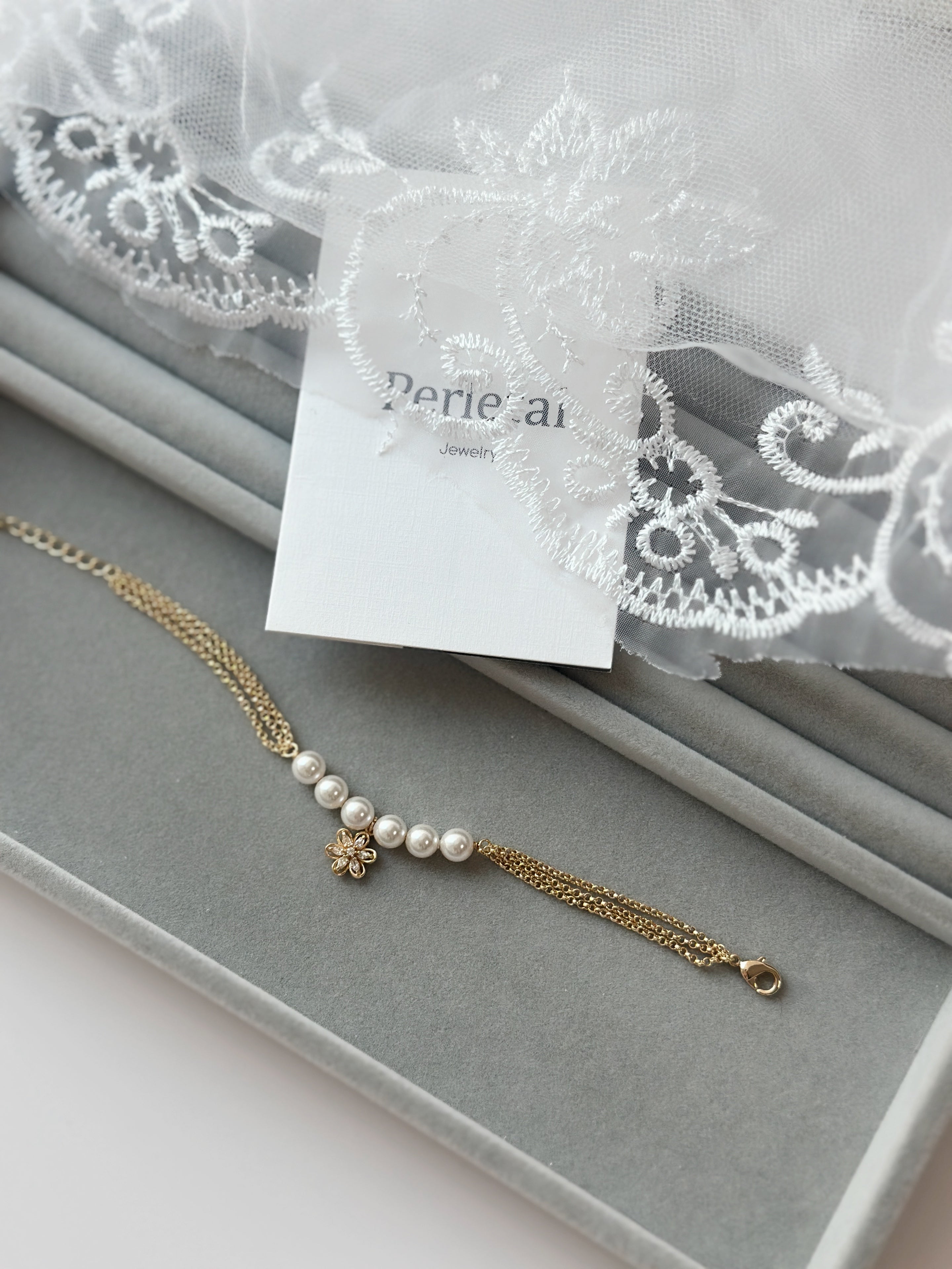 𝘉𝘭𝘰𝘰𝘮𝘪𝘯𝘨 𝘗𝘦𝘢𝘳𝘭 𝘉𝘳𝘢𝘤𝘦𝘭𝘦𝘵