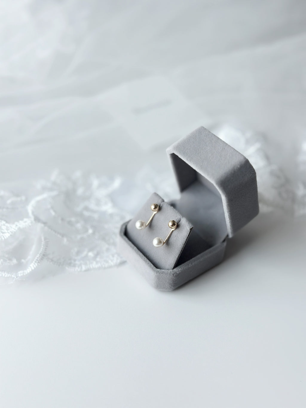 𝘎𝘰𝘭𝘥𝘦𝘯 𝘗𝘦𝘢𝘳𝘭𝘴 𝘍𝘳𝘰𝘯𝘵 𝘉𝘢𝘤𝘬 𝘌𝘢𝘳𝘳𝘪𝘯𝘨𝘴 ⊛*