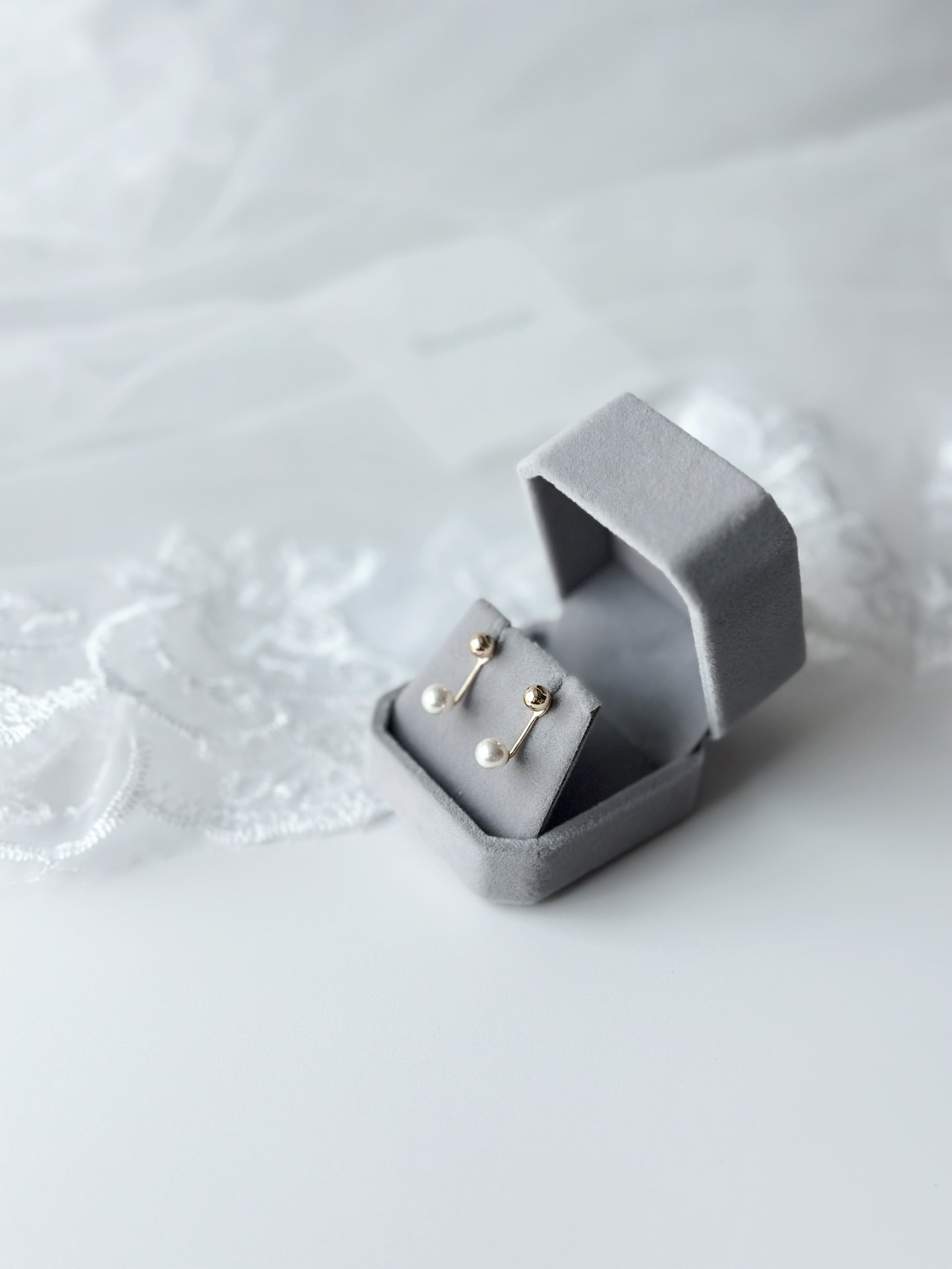 𝘎𝘰𝘭𝘥𝘦𝘯 𝘗𝘦𝘢𝘳𝘭𝘴 𝘍𝘳𝘰𝘯𝘵 𝘉𝘢𝘤𝘬 𝘌𝘢𝘳𝘳𝘪𝘯𝘨𝘴 ⊛*