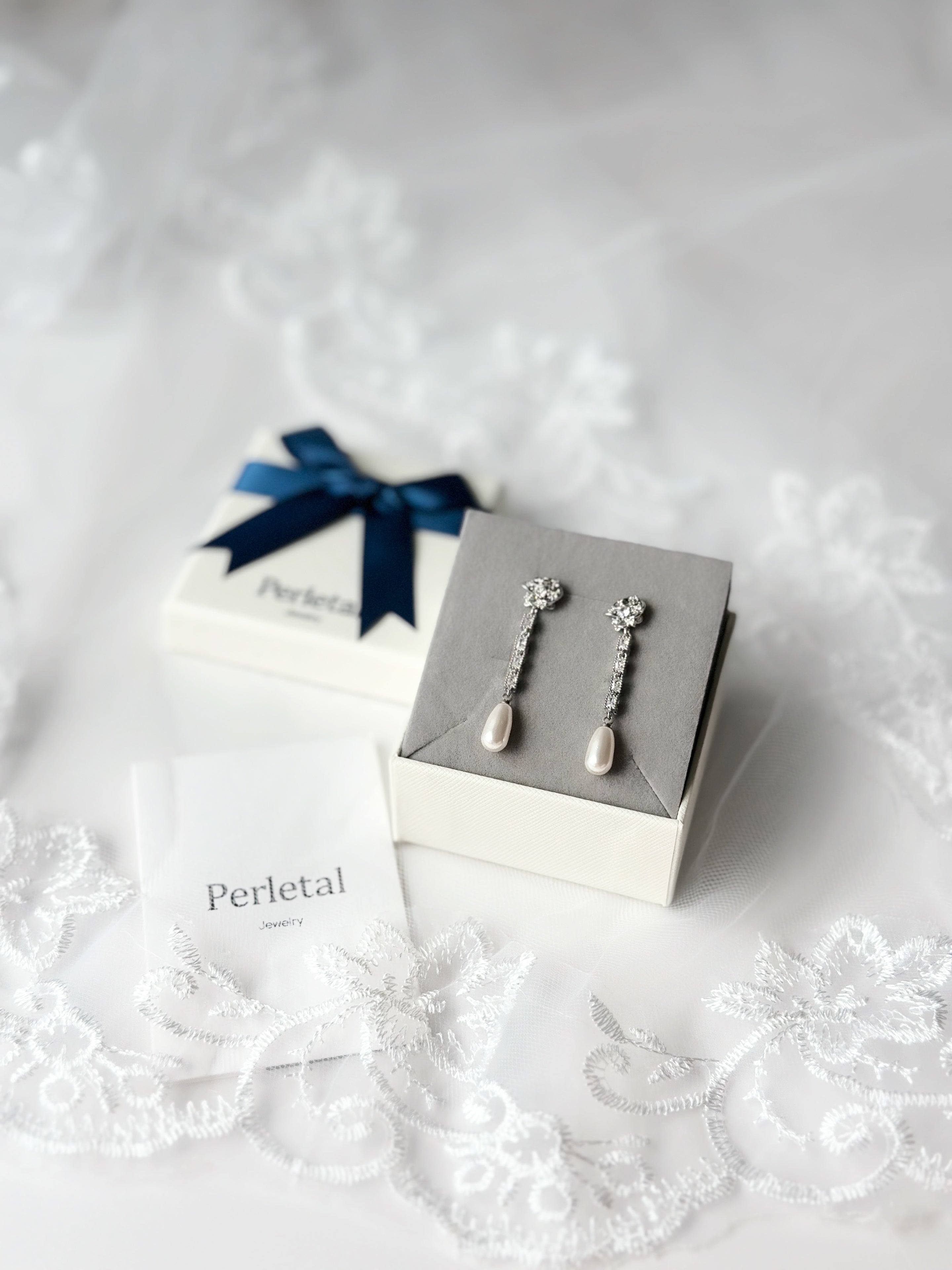 𝙇𝙪𝙭𝙚 𝙋𝙚𝙖𝙧𝙡 𝘽𝙡𝙤𝙨𝙨𝙤𝙢 𝘿𝙧𝙤𝙥𝙨