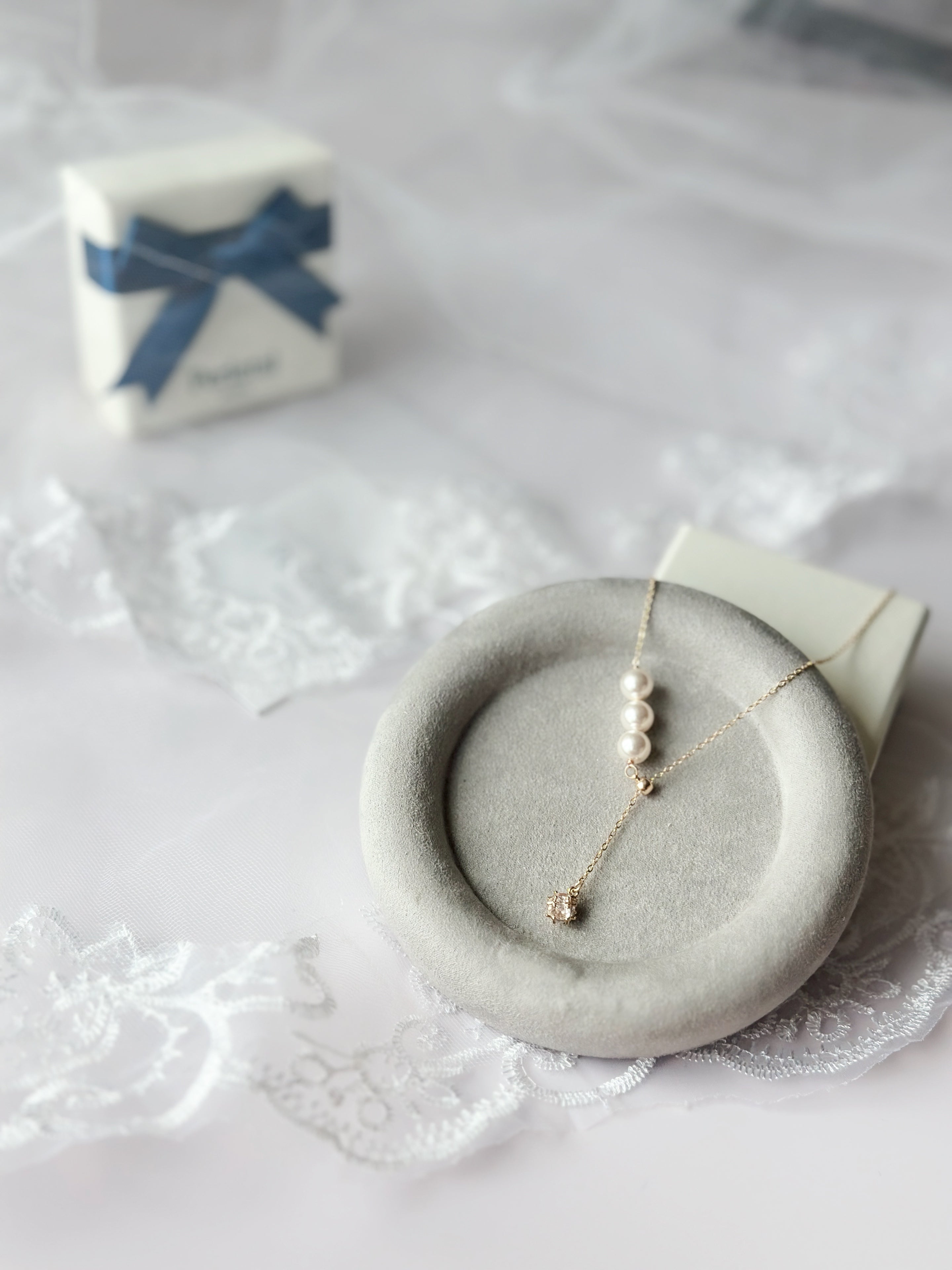 ⊹° 𝘓𝘶𝘮𝘪𝘯𝘰𝘶𝘴 𝘗𝘦𝘢𝘳𝘭𝘴 𝘕𝘦𝘤𝘬𝘭𝘢𝘤𝘦 ︎ ︎